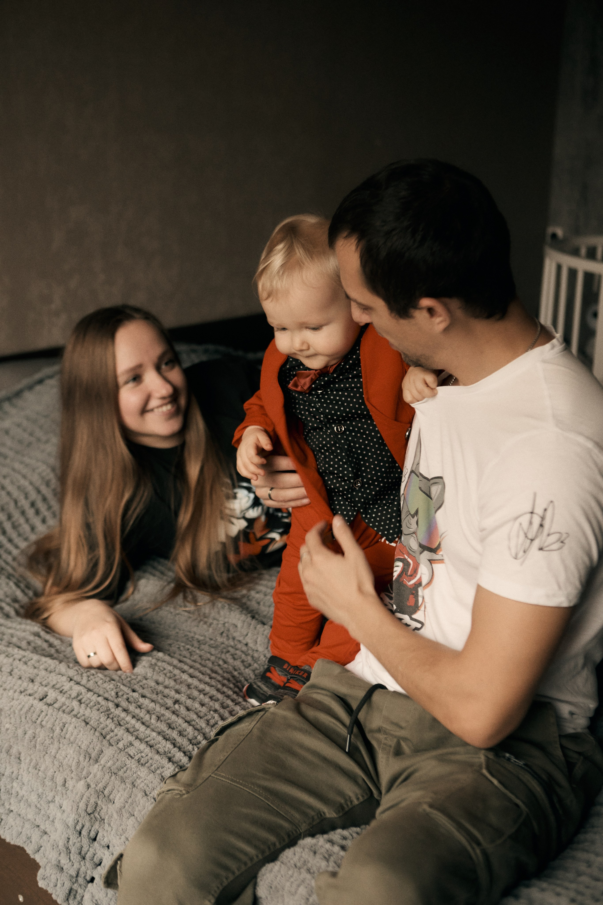 Семейная фотосессия дома и на прогулке в Москве