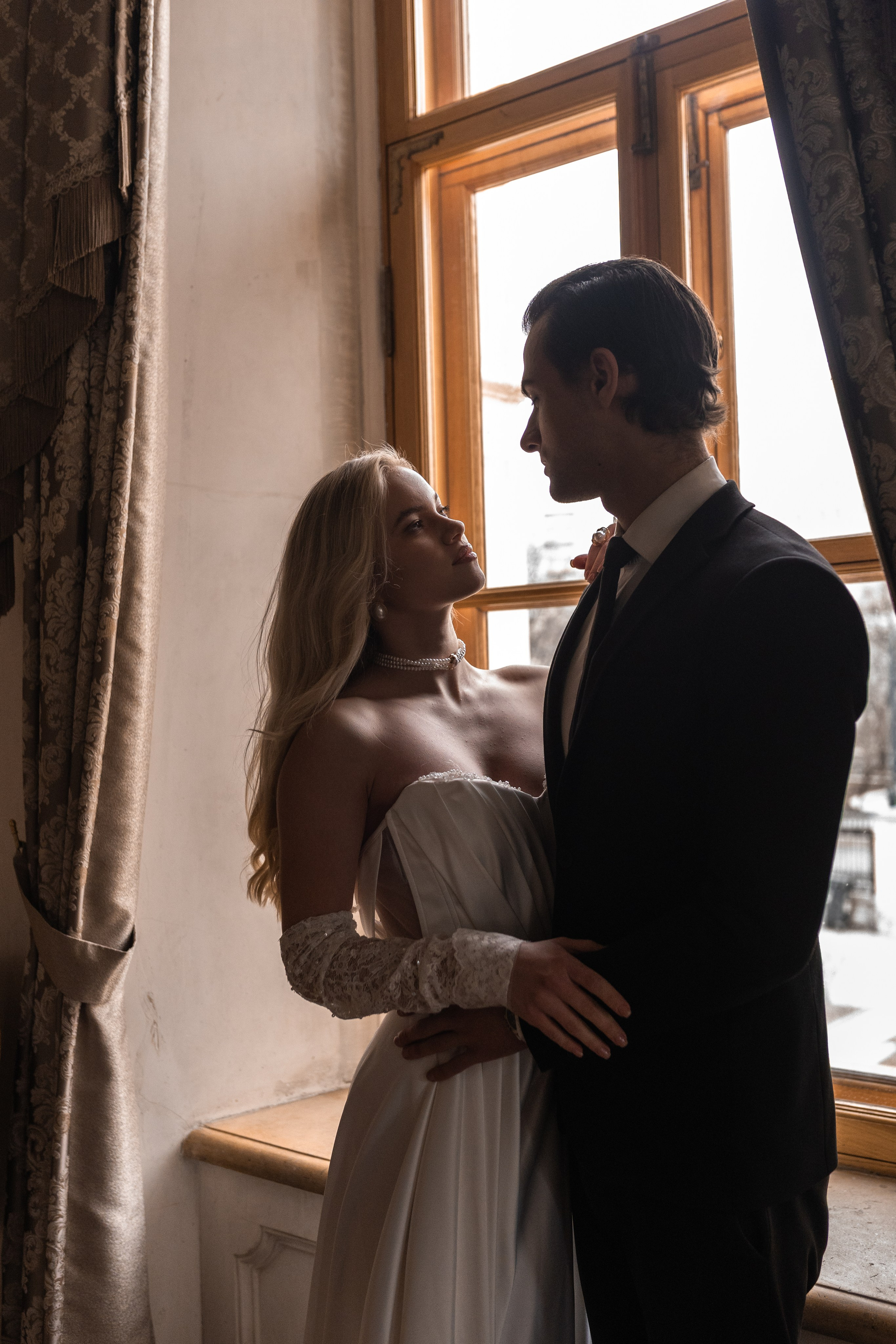 Свадебная фотосессия в Пушкинской библиотеке. Свадебный фотограф в Москве Анна Полушина