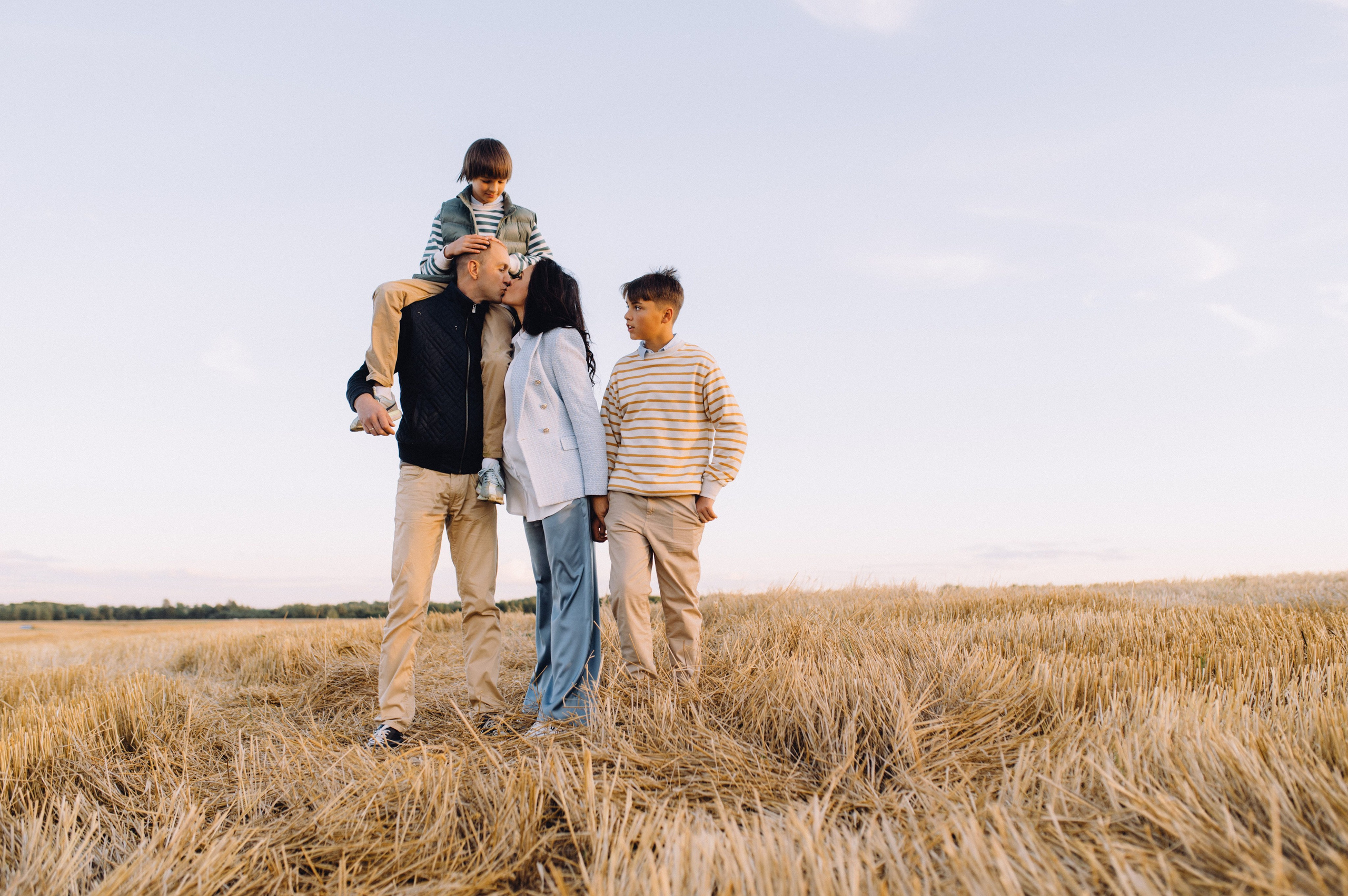 Семейная фотосессия на улице. Wedding photograph in europe Vasencev Alexey