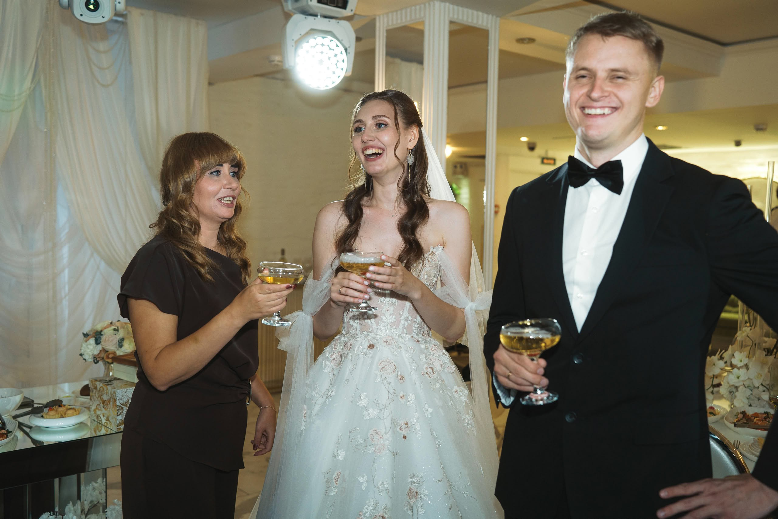 Василий и Марина — свадебный день в Петербурге. Свадебный фотограф Дмитрий Родионов — Санкт-Петербург и Ленинградская область