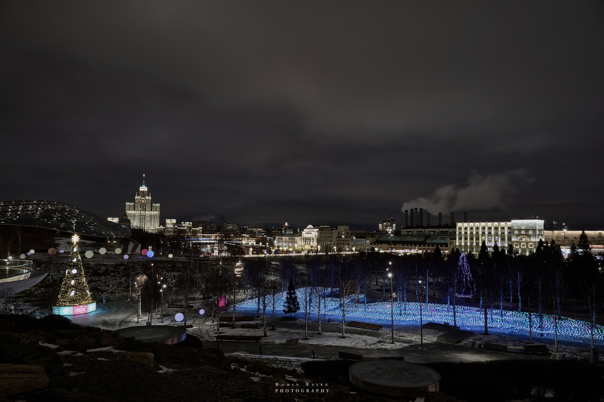 Новогодняя ночная Москва 2025. Фотограф Роман Адлер
