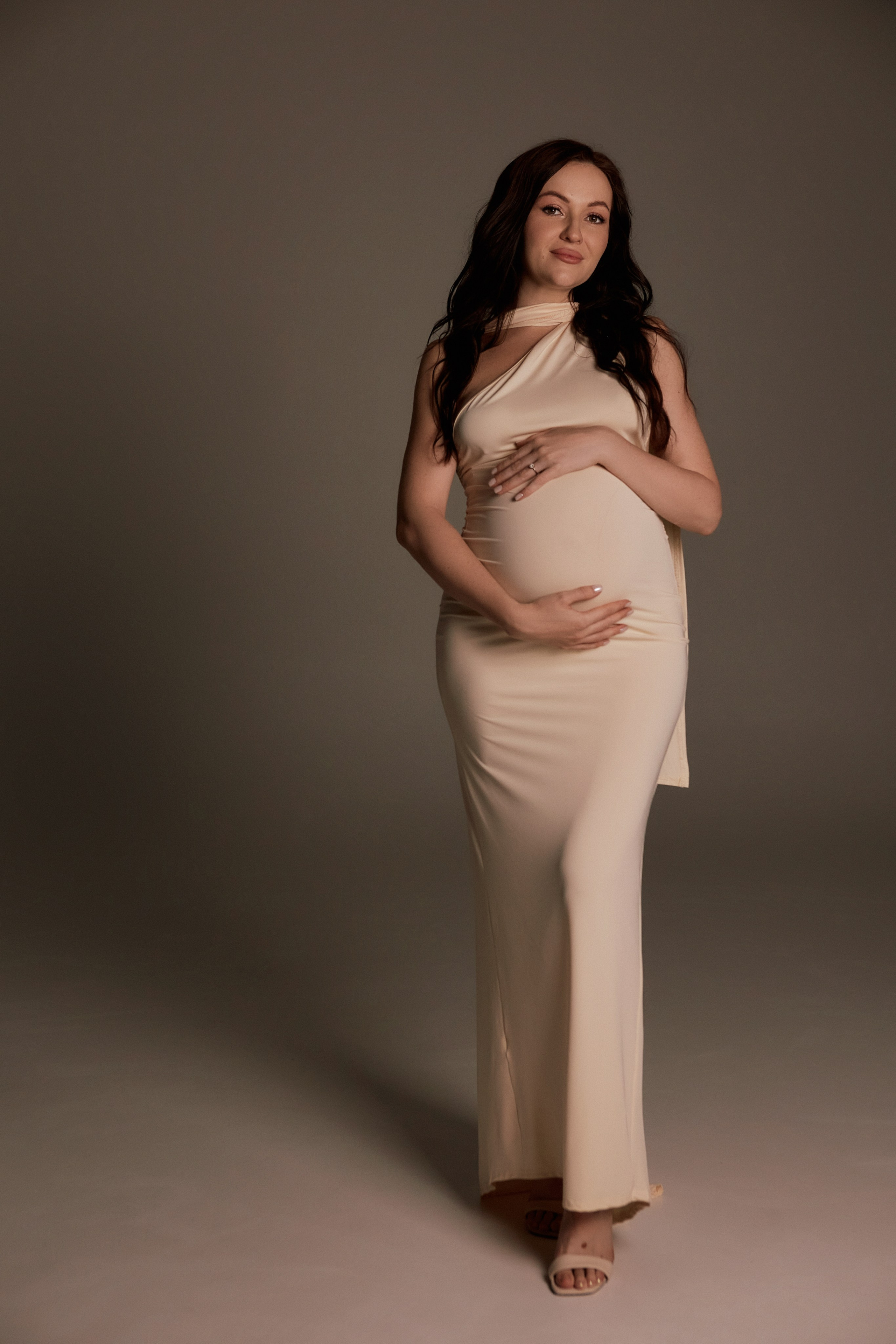 Беременность — съемка в студии. Фотограф в Краснодаре и в Евпатории Дарья Белоущенко