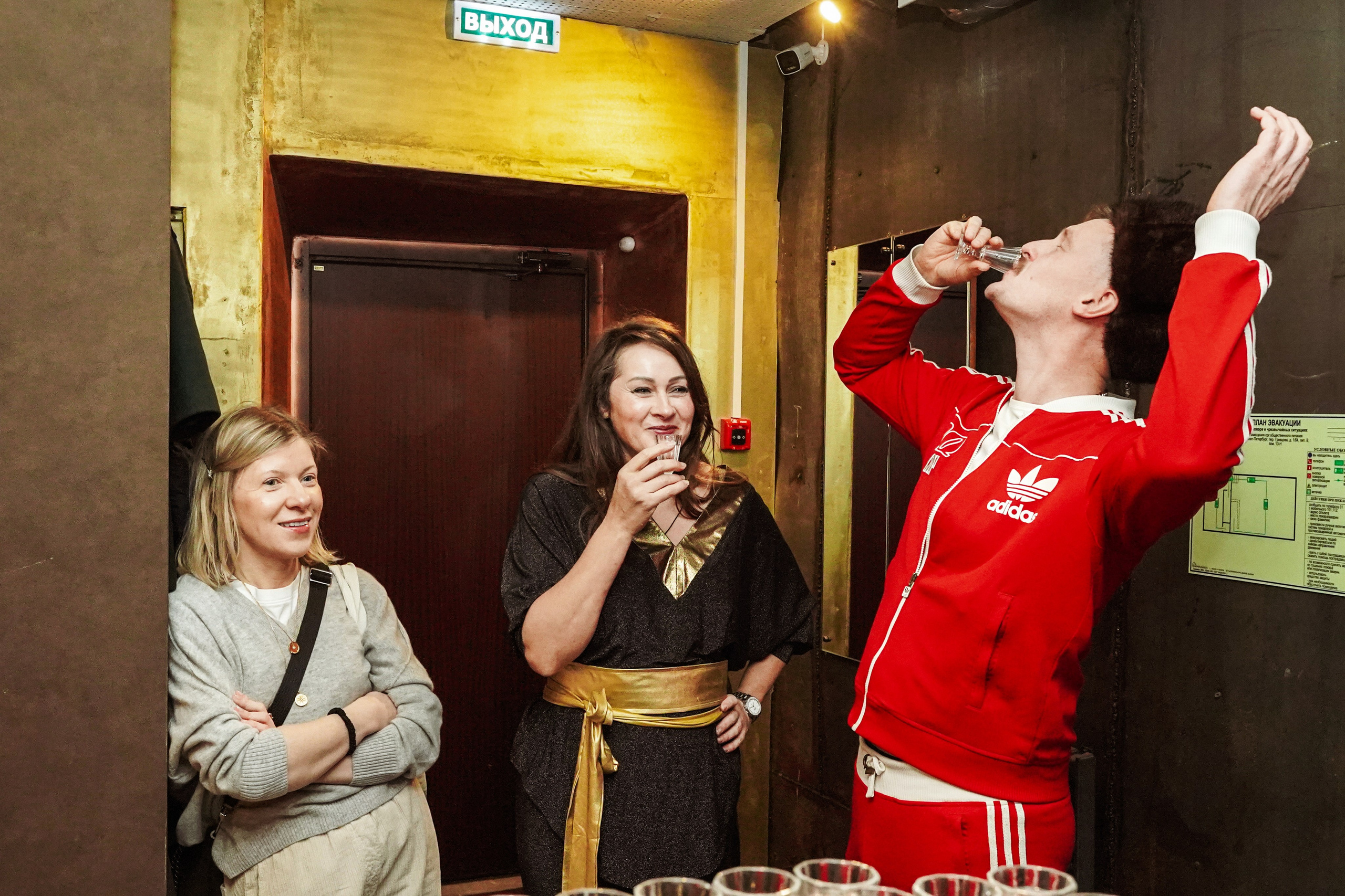 Бильярдная. ОЧЕНЬ ПЛОХОЙ ФОТОГРАФ