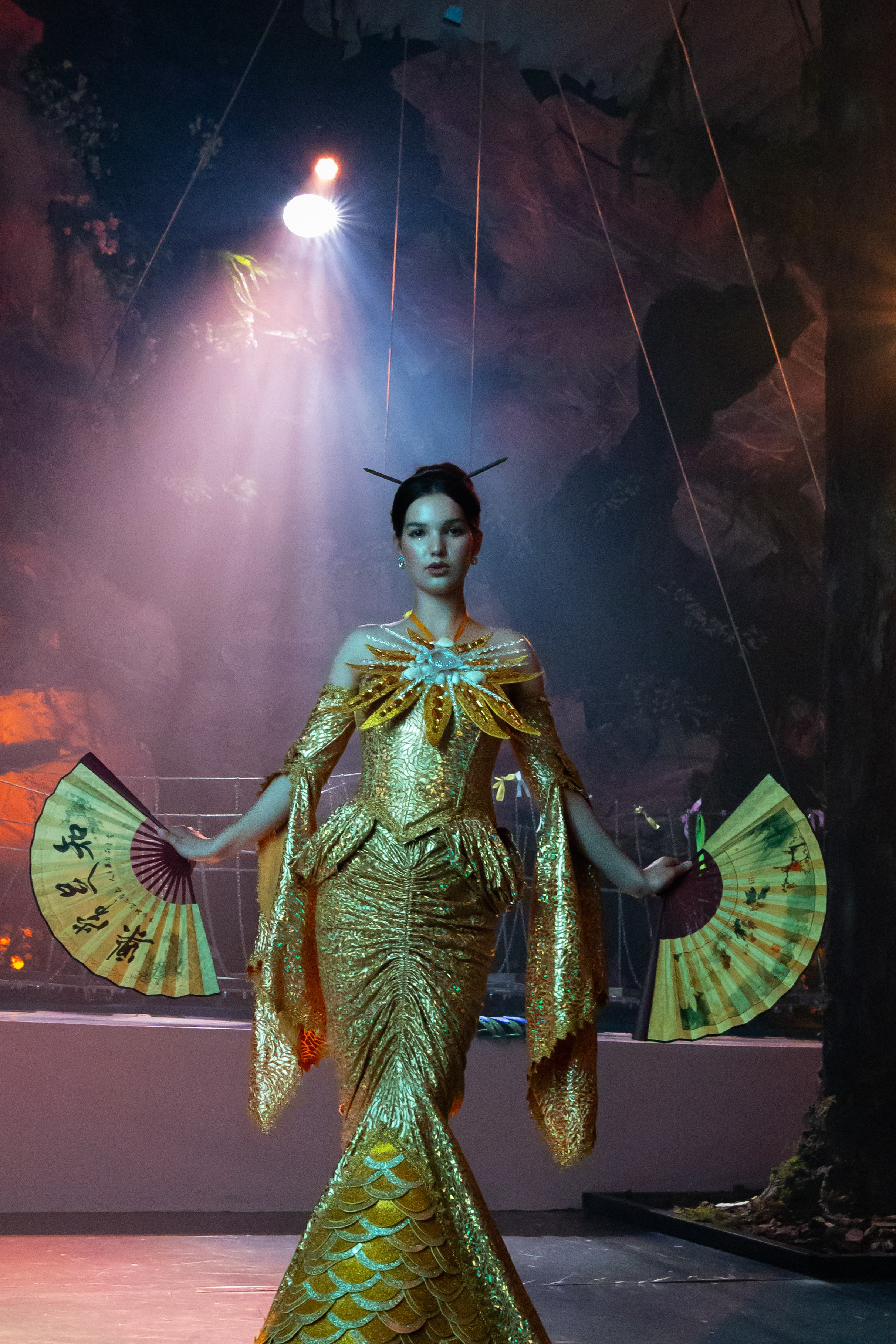 Top Fashion Trends Show 2026 в МинскеМодный показ дизайнерской коллекции на Top Fashion Trends Show 2026Модель на подиуме Top Fashion Trends Show в МинскеПоказ авторской одежды белорусских дизайнеровFashion show в Минске с участием профессиональных моделейДизайнерская коллекция сезона весна-лето 2026Участники модного мероприятия Top Fashion Trends ShowФинальный выход моделей на показе мод в МинскеСовременные тренды моды на Top Fashion Trends ShowБелорусские дизайнеры представляют новые коллекции одеждыПрофессиональная fashion-фотография на модном показеПодиумный показ дизайнерской одежды в БеларусиГости и участники Top Fashion Trends Show 2026Закулисье модного показа Top Fashion Trends ShowМодель демонстрирует дизайнерское платье на подиумеКоллекция современной одежды от белорусского брендаFashion мероприятие для дизайнеров и моделей в МинскеПрезентация новой коллекции одежды на TFT ShowМодный подиум и показы дизайнерских брендовТренды fashion-индустрии на Top Fashion Trends ShowФотографии с модного показа в МинскеДефиле моделей на Top Fashion Trends ShowПоказ одежды белорусских дизайнеров 2026Fashion event в Беларуси для профессионалов индустрииСтильные образы и дизайнерская одежда на подиумеМодельное дефиле на Top Fashion Trends Show 2026Модное событие в Минске с участием дизайнеров и стилистовПрофессиональные модели на fashion-показеТоповые модные тренды сезона весна-лето 2026Мероприятие Top Fashion Trends Show Беларусь