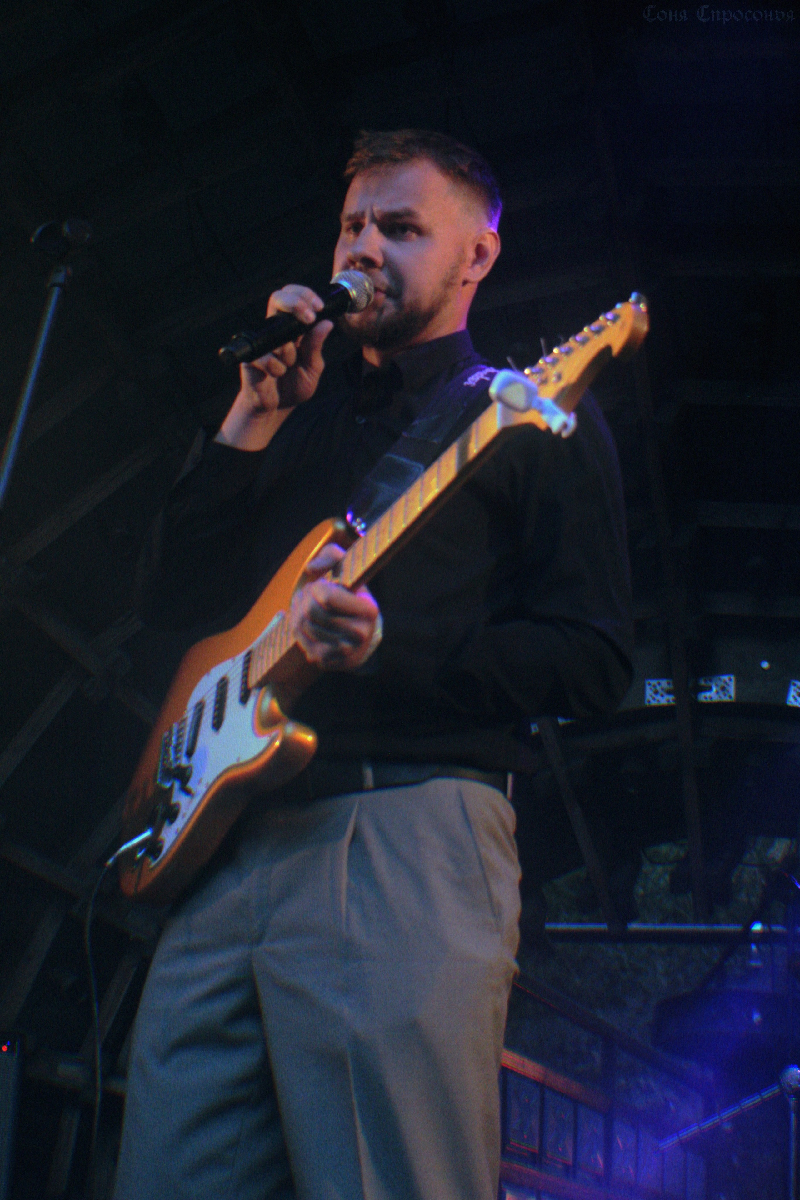 Синестетик 26.08.23. Концертный и портретный фотограф в Москве Соня Спросонья