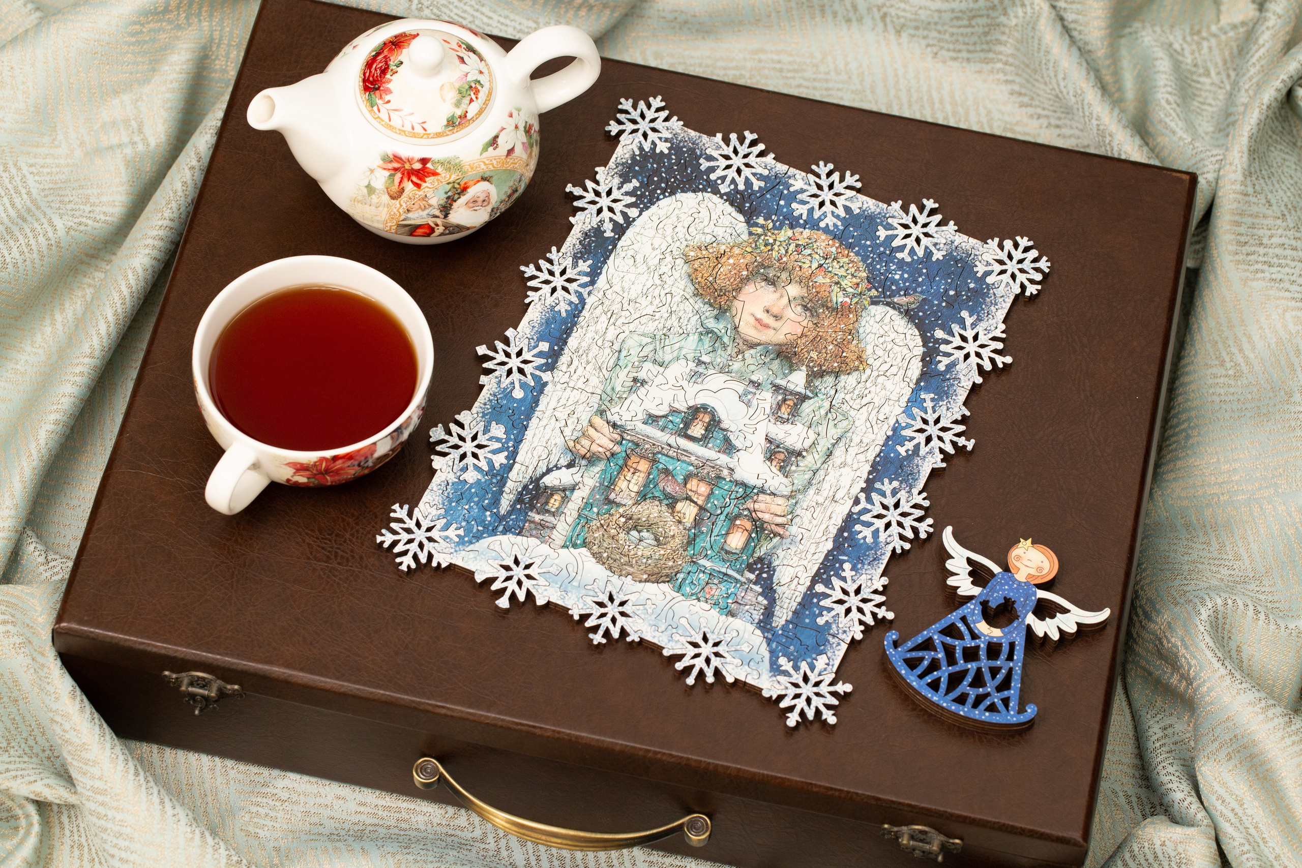 Профессиональный предметный фотограф в Сочи Дарина Погодаева, съемки для инстаграм, создание контента для соцсетей, контент для малого бизнеса, съемка для интернет магазинов, съемка для Wildberries, Ozon, съемка товаров и ювелирных изделий, деревянные пазлы Davici