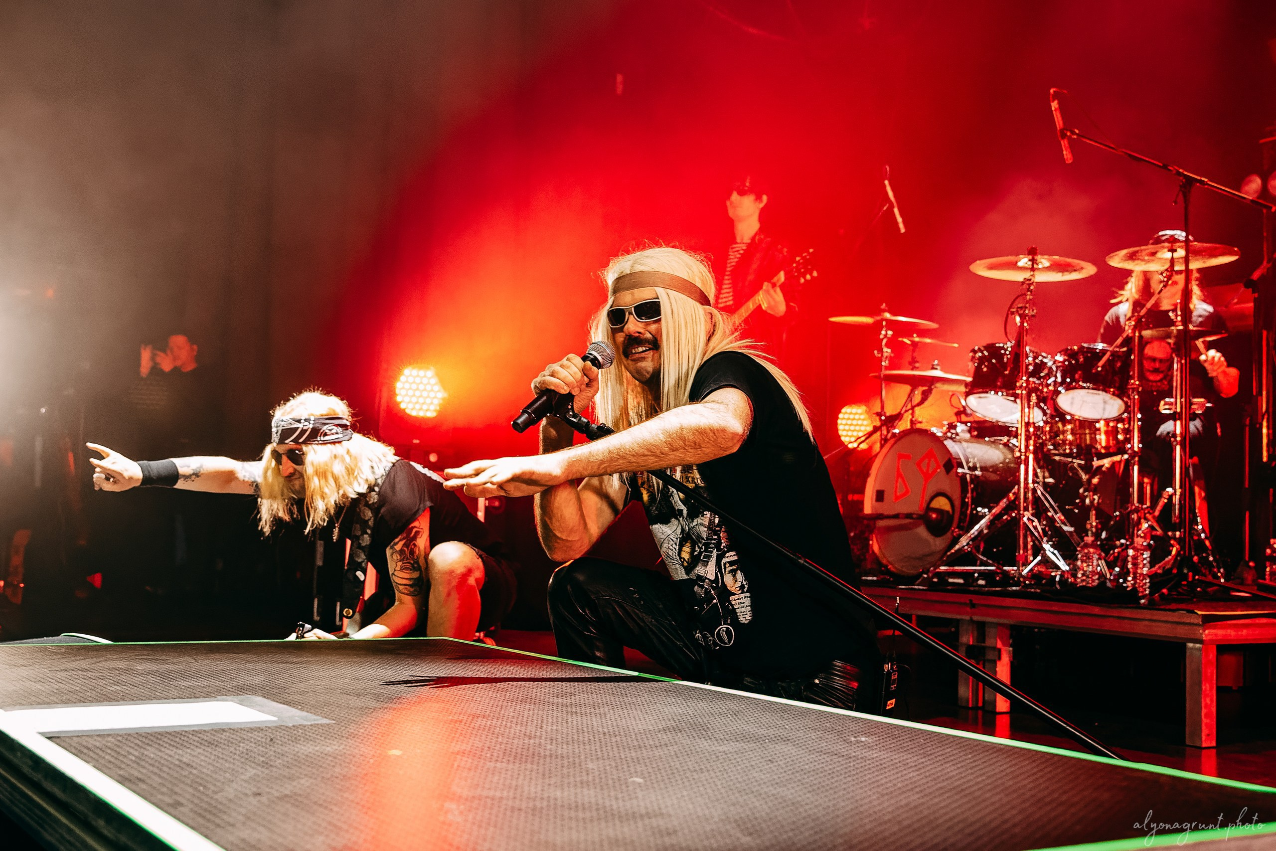 Багровый Фантомас, фоторепортаж, СПб, BASE, 14.12.2025. Алена Адрианова: фотограф в Санкт-Петербурге