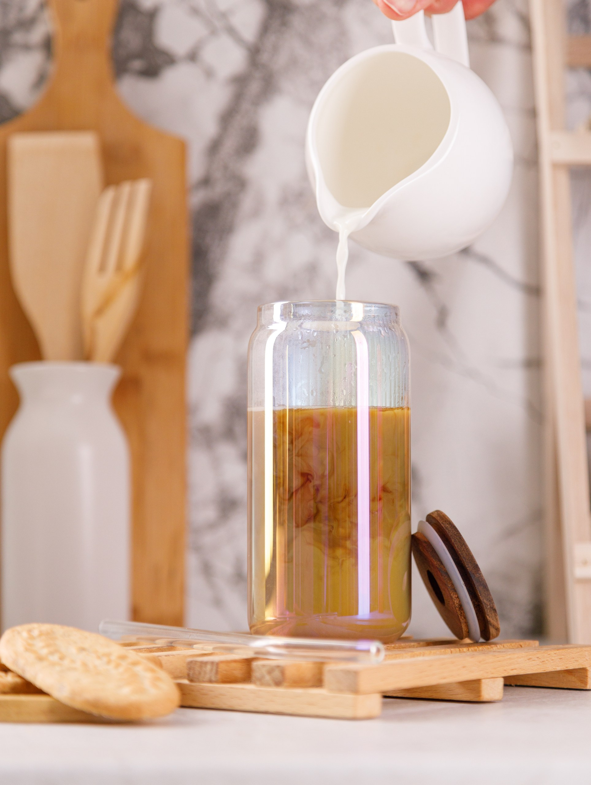 Стеклянные банки и стаканы. Студия коммерческой съемки ХВОЯ