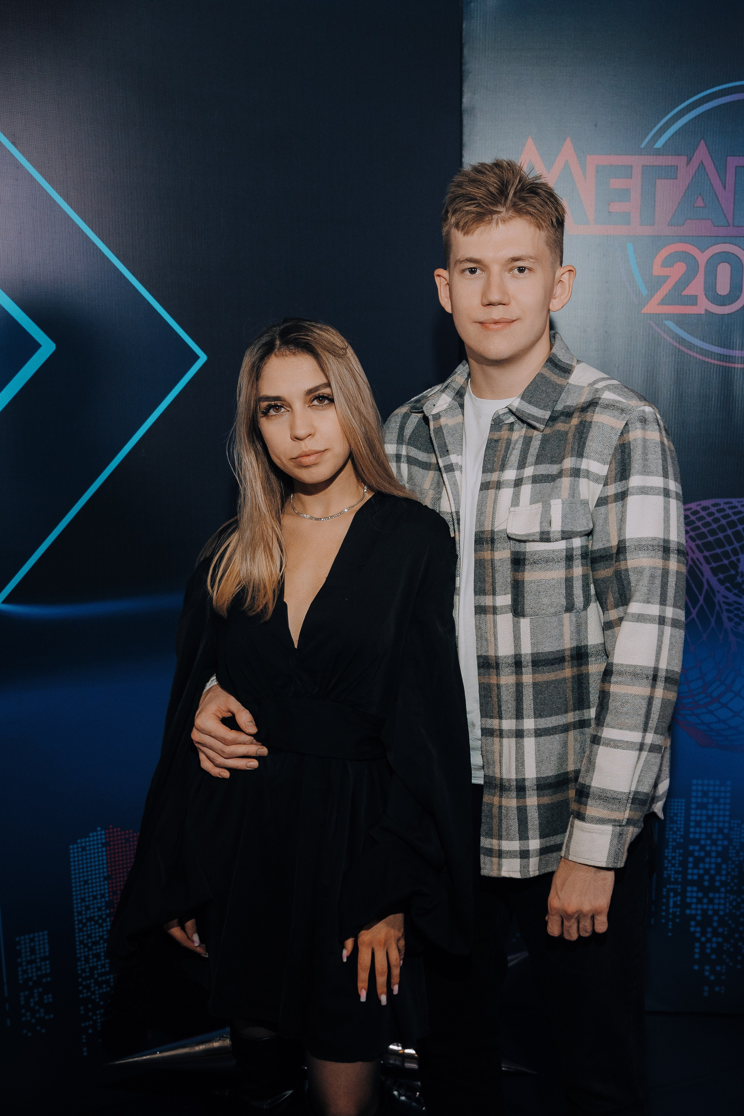 20 ЛЕТ МЕГАПОЛИС ЧЕЛЯБИНСК ХЕДЛАЙНЕР ЕЛКА. Репортажный фотограф Зуев Роман г. Челябинск