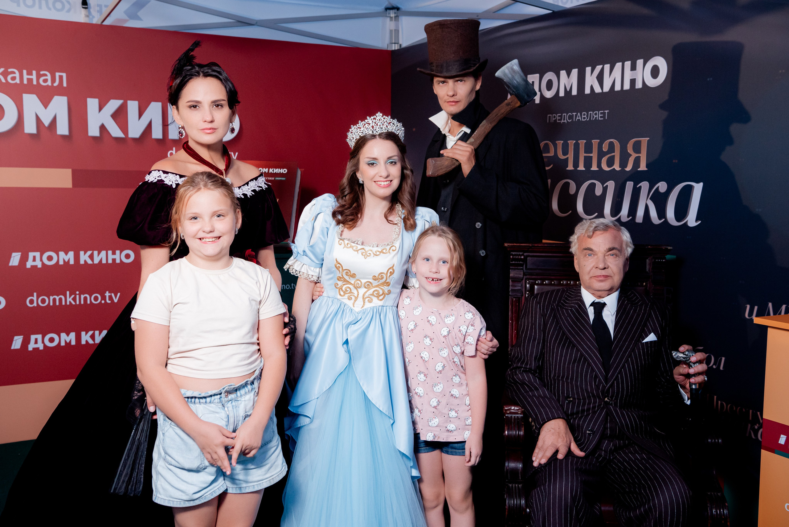 Портретные фото с артистами в палатке Триколор Дом Кинов на день города Волгоград. Фотограф в Волгограде и Волжском Александр Горбань