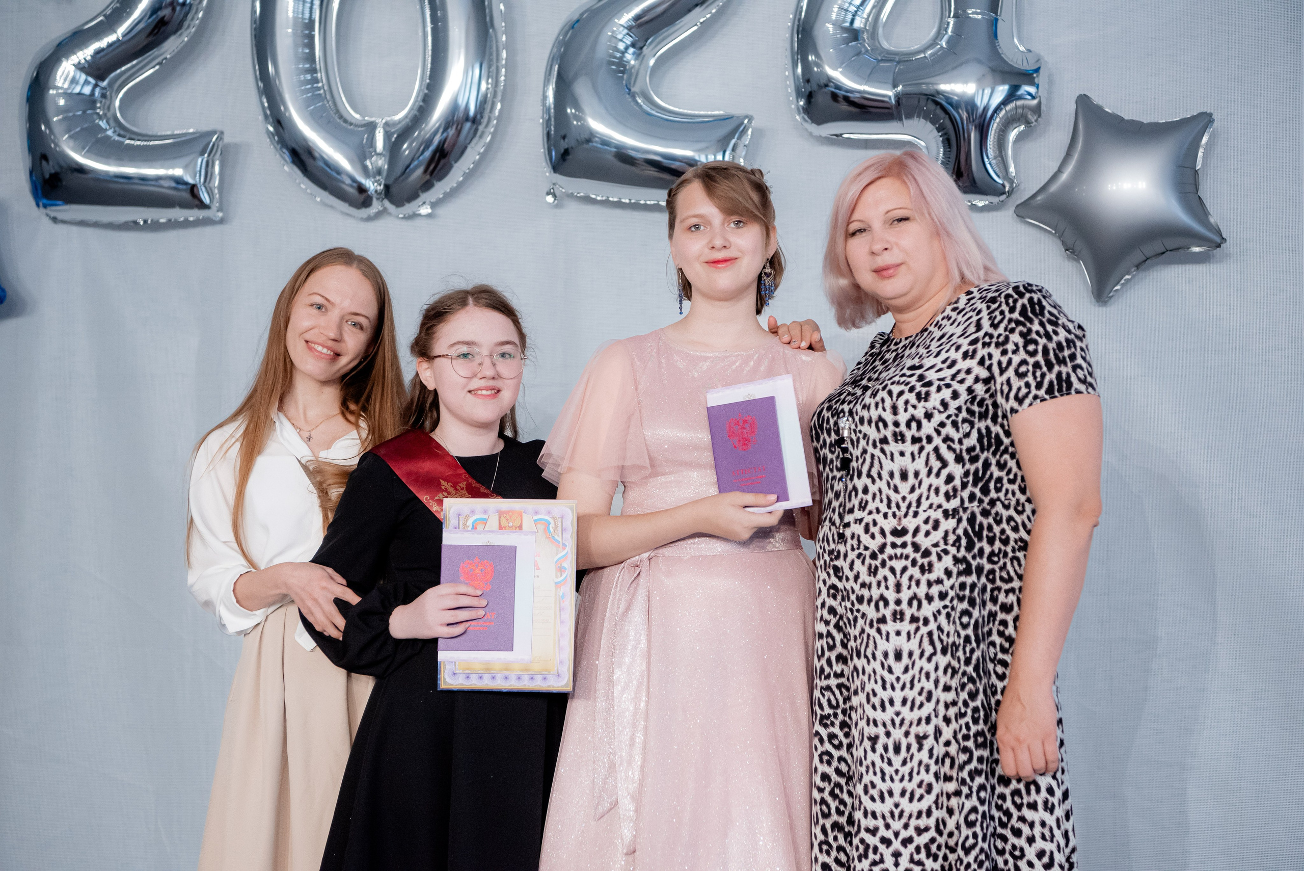 86 школа. Вручение. ДК Тракторозаводского района. Фотограф в Волгограде и Волжском Александр Горбань