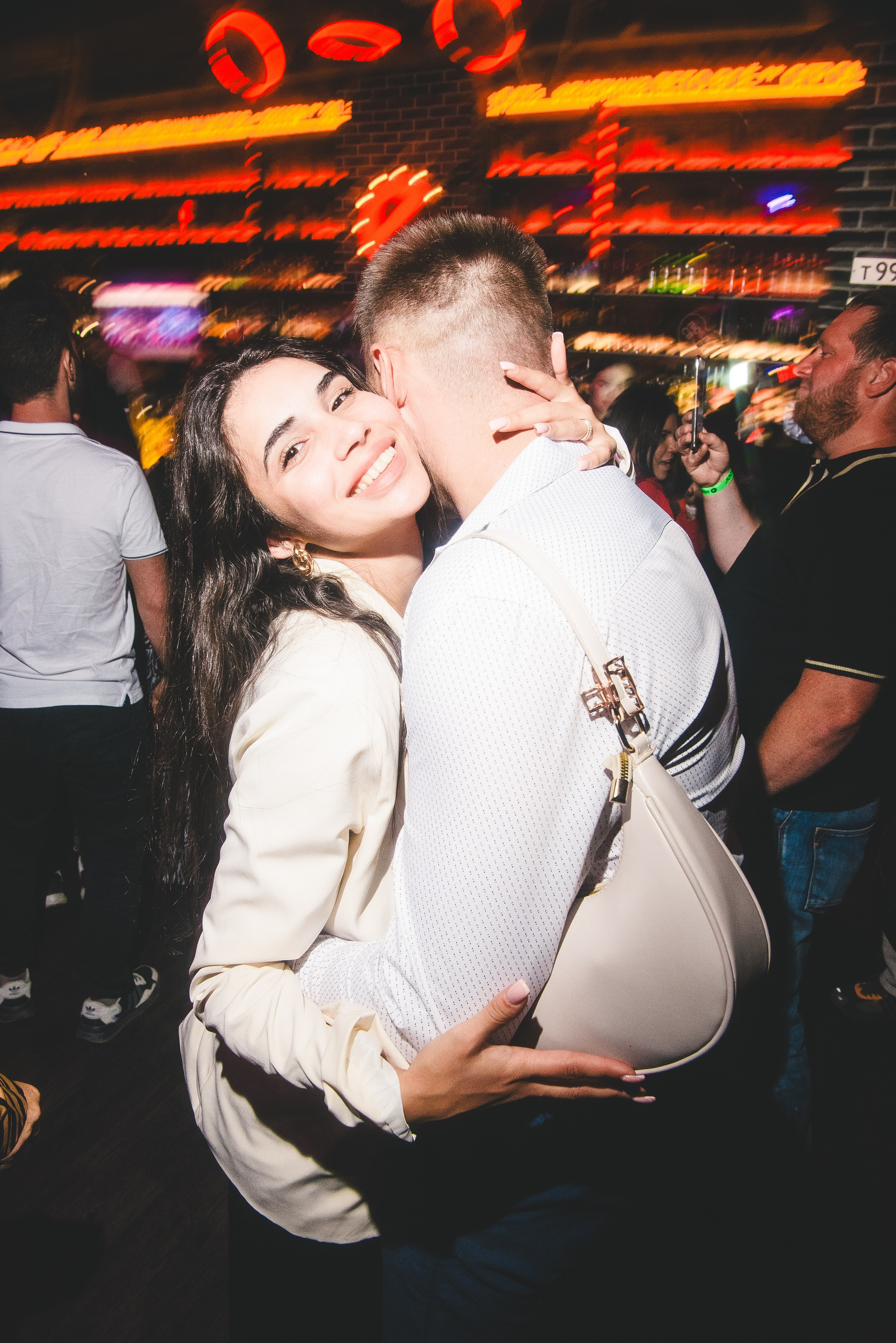 Фотоотчёты о вечеринках для НеБар Волгоград. Или стиль «пьяный фотограф». Фотограф в Волгограде и Волжском Александр Горбань