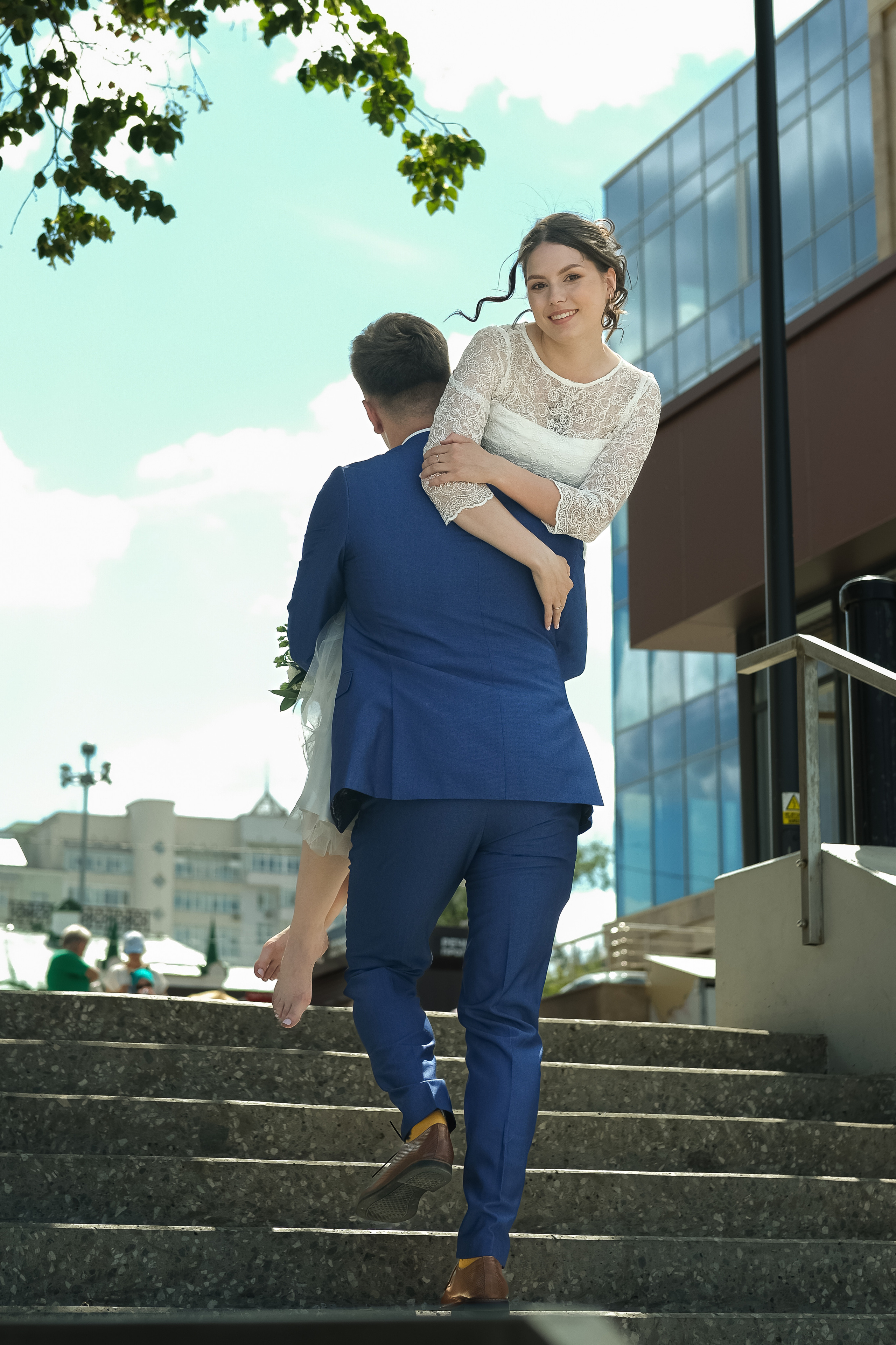Свадебная прогулка Яны и Славы 2023. Портретный и семейный фотограф в Перми Лена Лоза. Портрет для бизнеса
