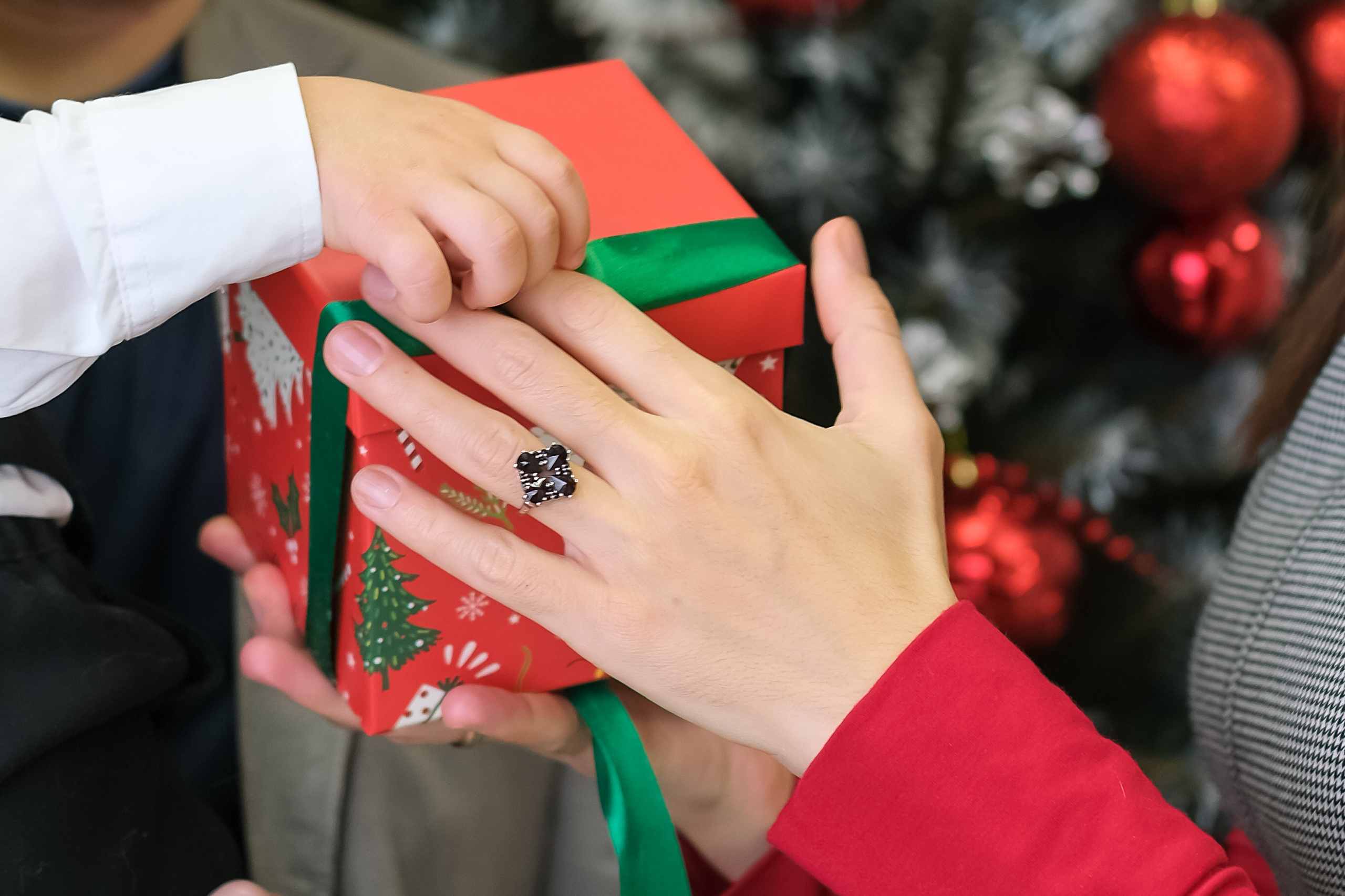 Настя, Сергей и Миша в Новый год 2021. Портретный и семейный фотограф в Перми Лена Лоза. Портрет для бизнеса