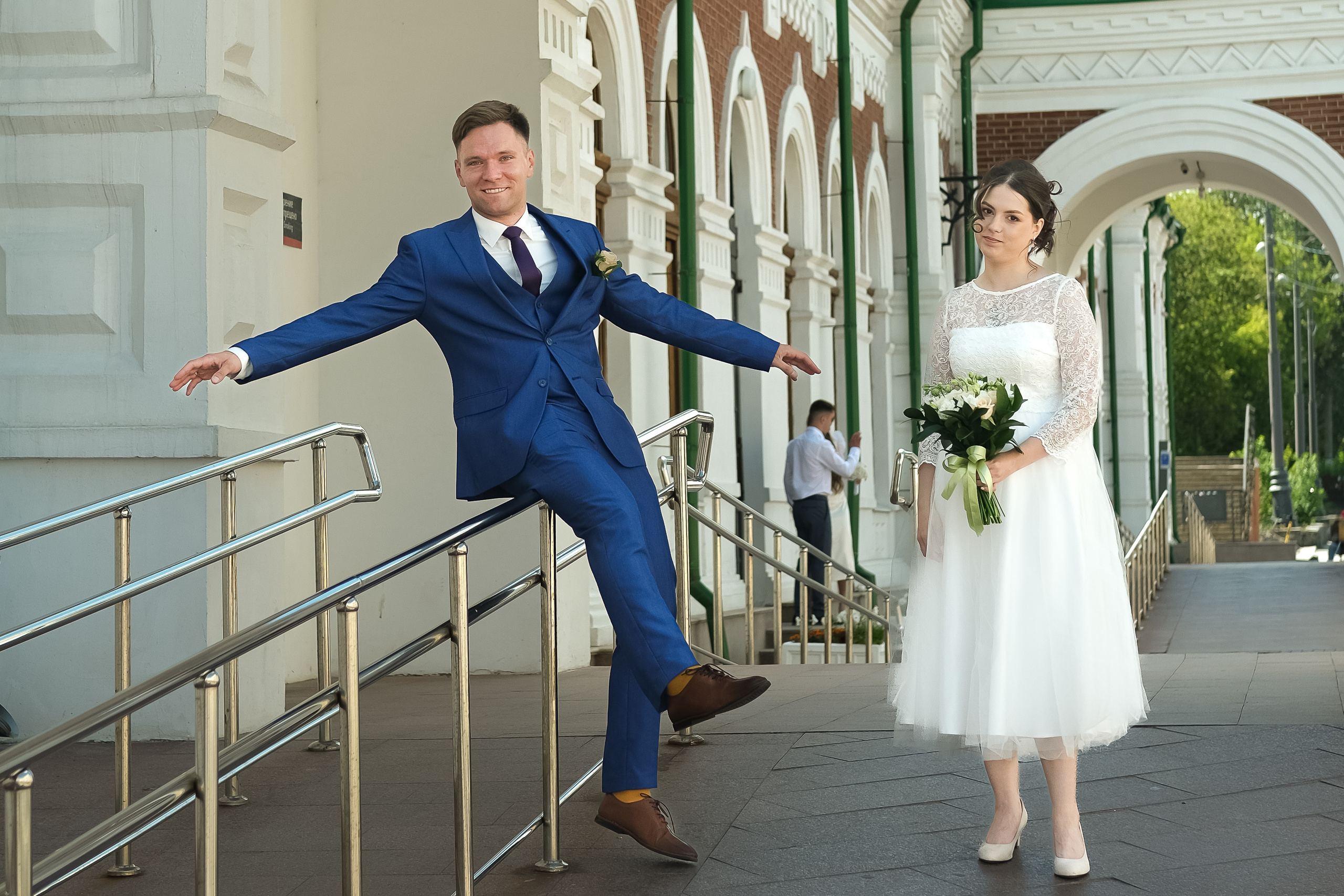 Свадебная прогулка Яны и Славы 2023. Портретный и семейный фотограф в Перми Лена Лоза. Портрет для бизнеса