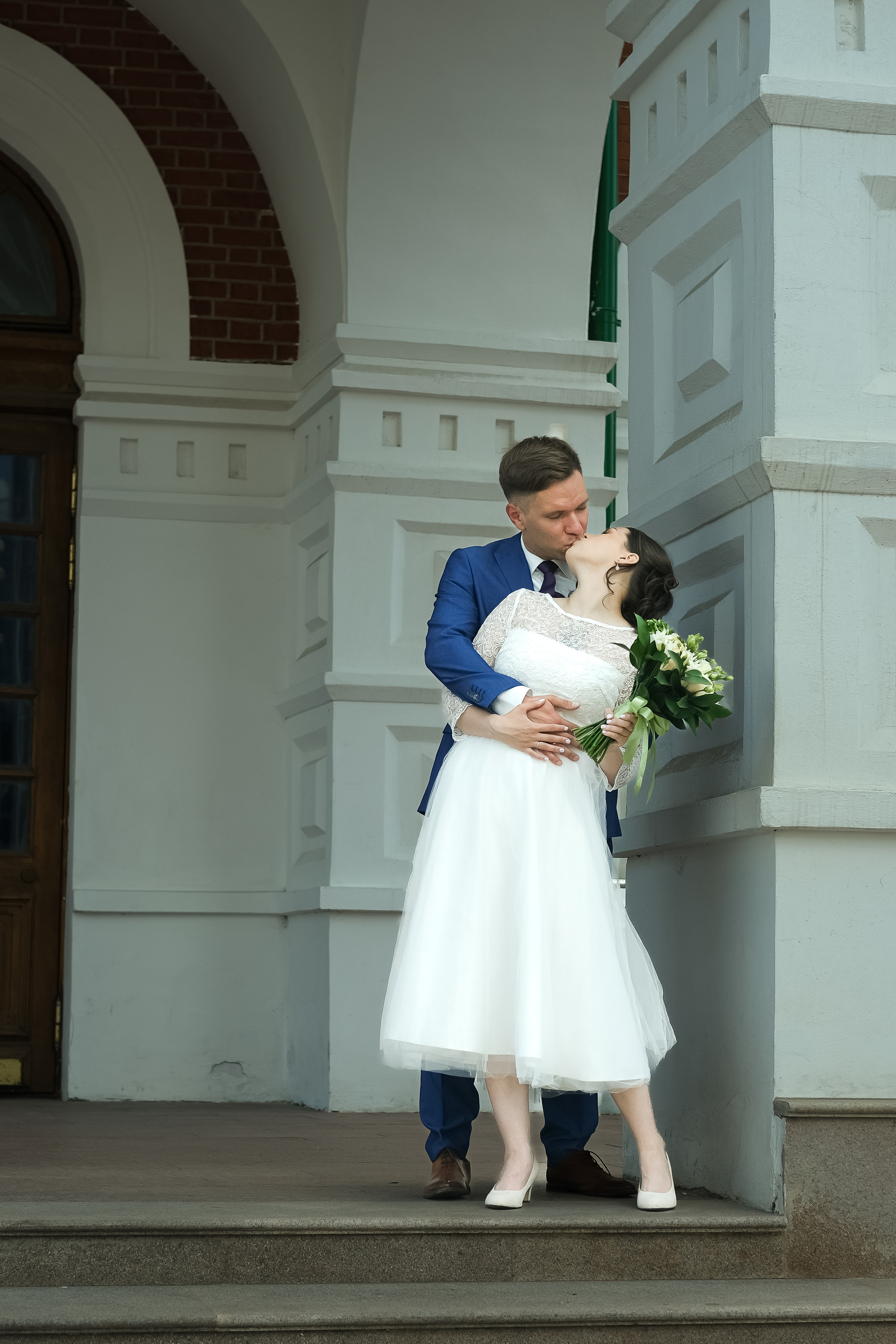 Свадебная прогулка Яны и Славы 2023. Портретный и семейный фотограф в Перми Лена Лоза. Портрет для бизнеса