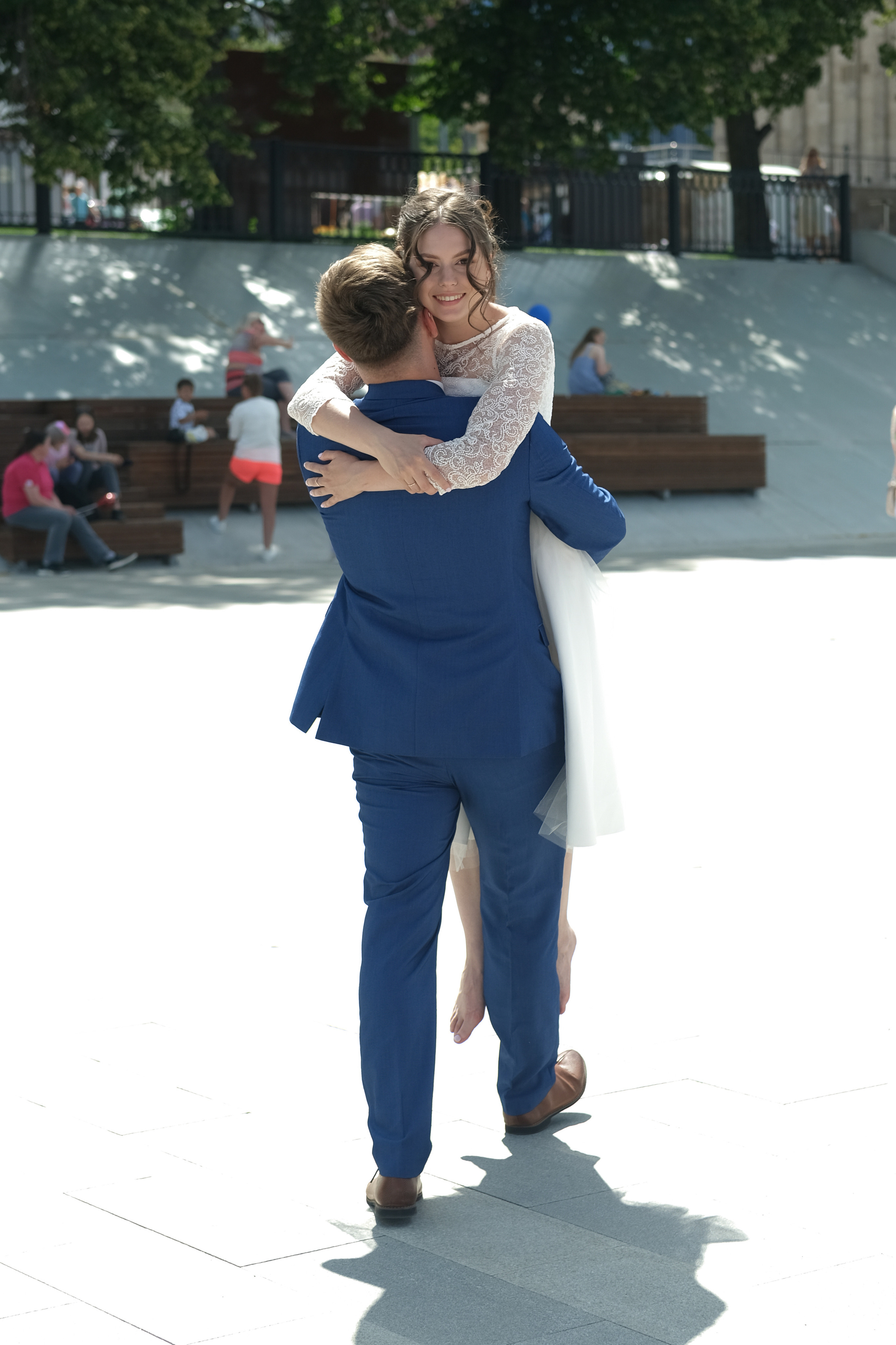 Свадебная прогулка Яны и Славы 2023. Портретный и семейный фотограф в Перми Лена Лоза. Портрет для бизнеса