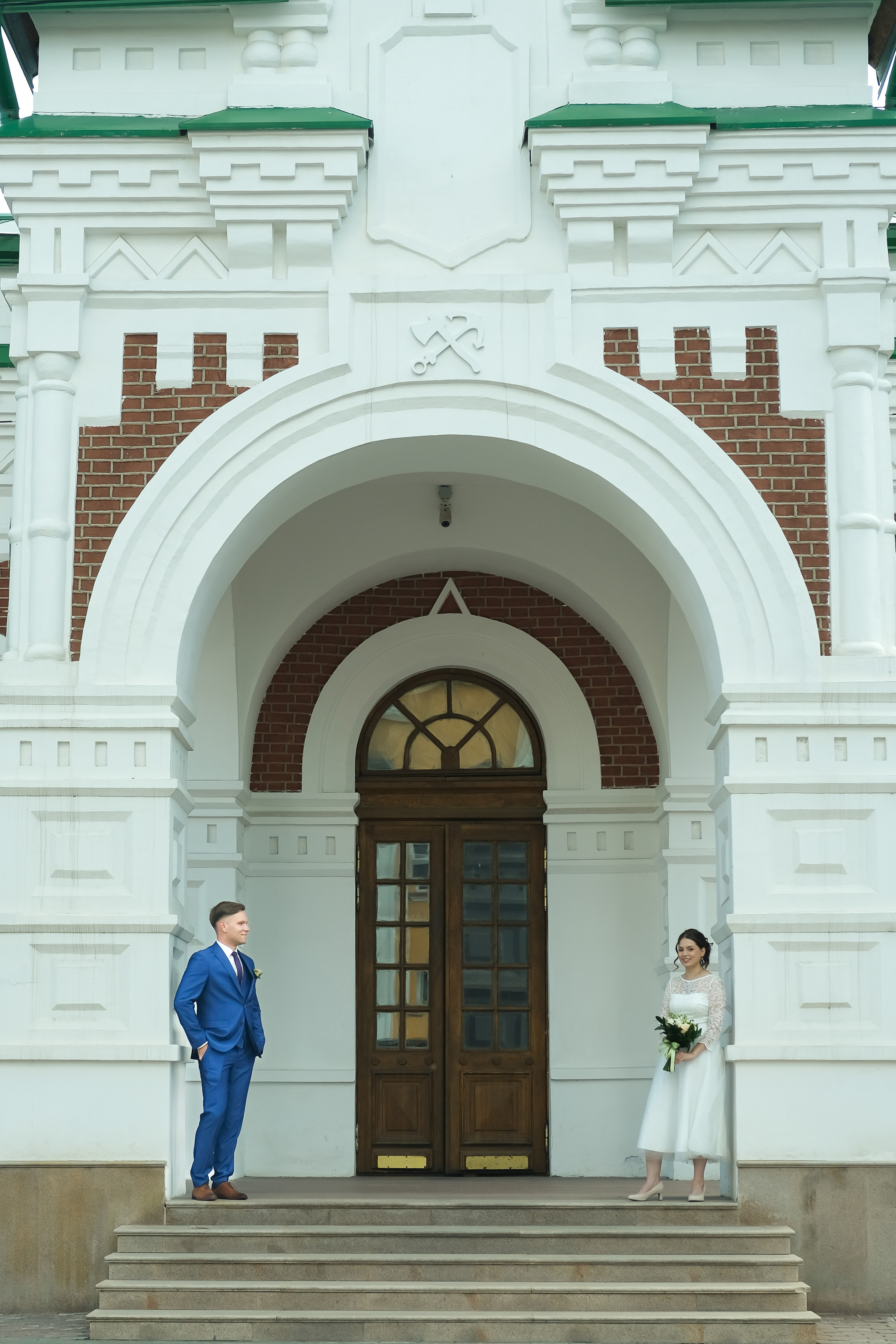 Свадебная прогулка Яны и Славы 2023. Портретный и семейный фотограф в Перми Лена Лоза. Портрет для бизнеса