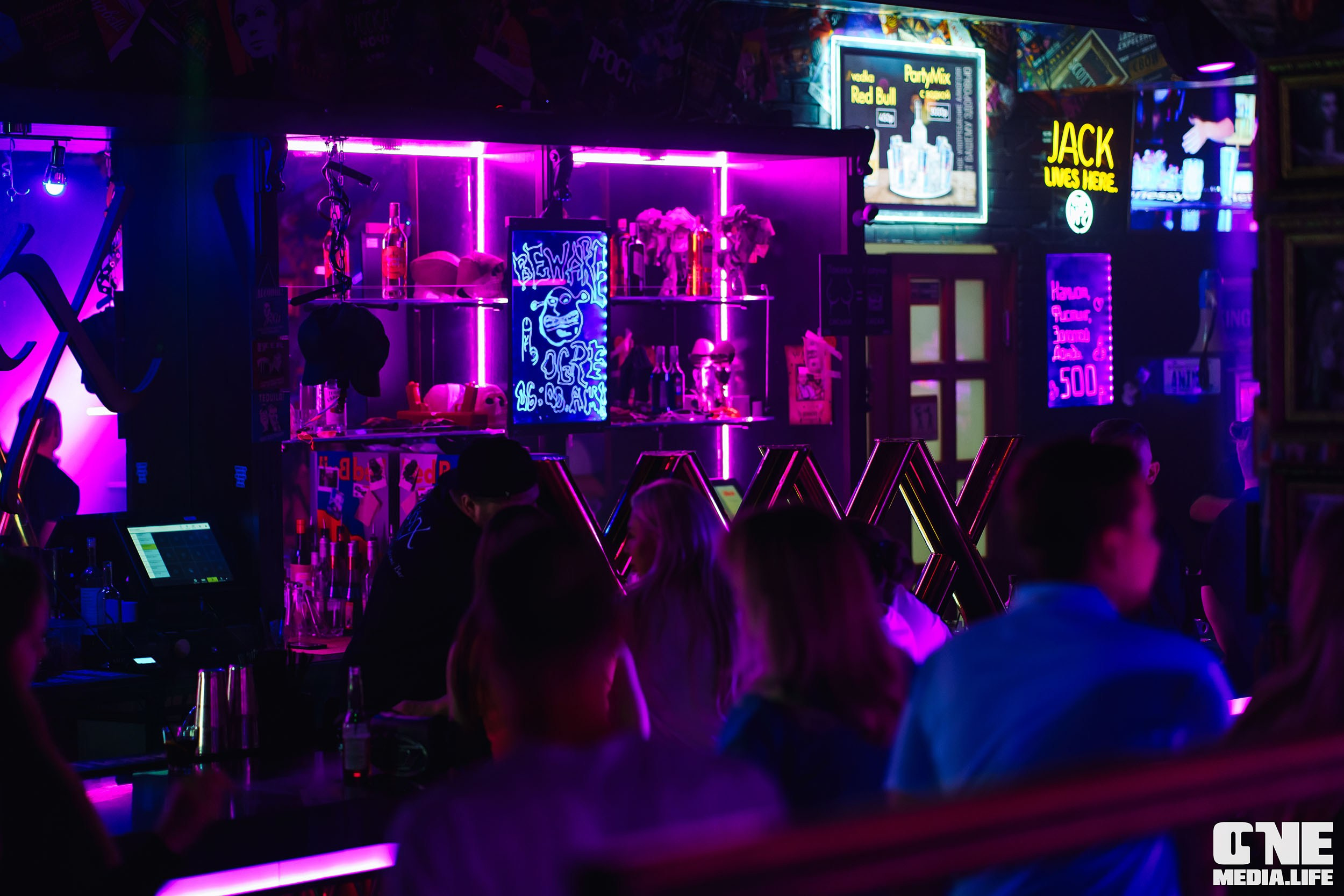 Фоторепортаж из бара XxxX. One Media Life: фоторепортажи, фотоотчеты с мероприятий и заведений