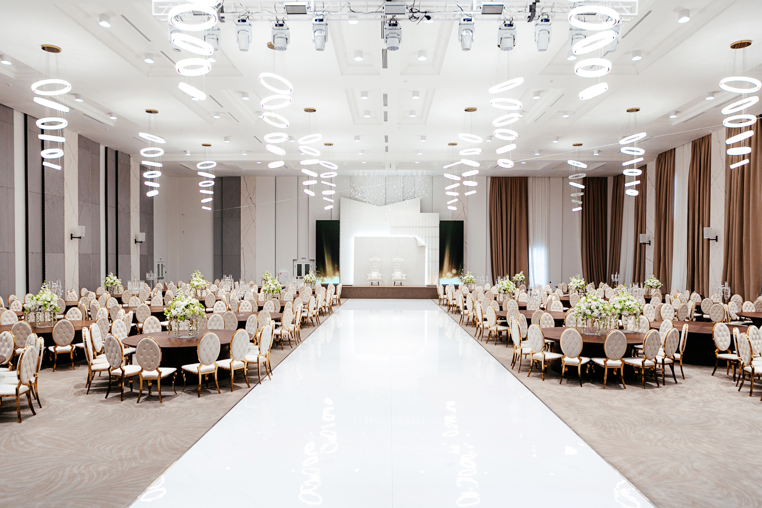 Банкетный зал Grand Holl. Контент фотограф, съемка для маркетплейсов, фуд съемка и репортажи в Новосибирске Ралия Галеева
