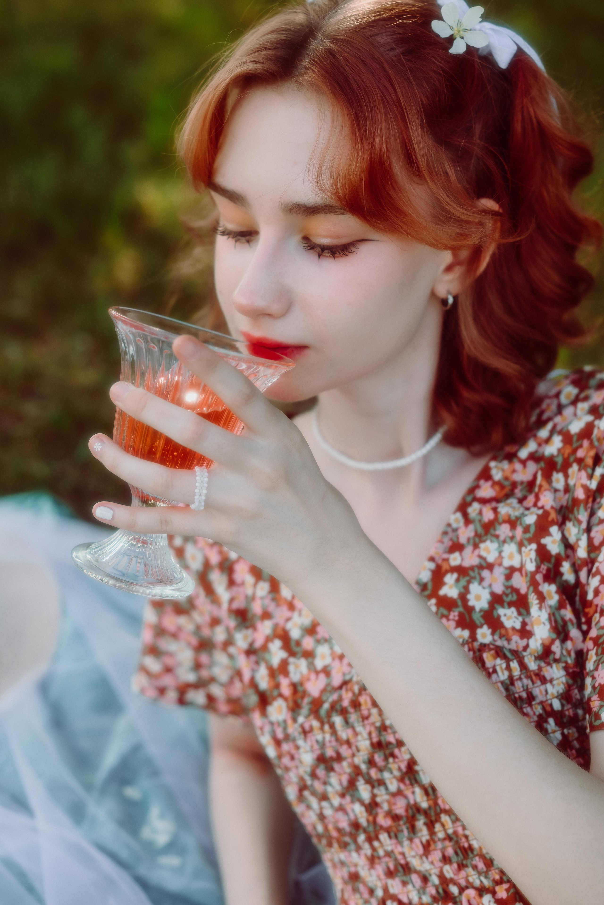 Фотосессия в цветущих яблонях в г. Кемерово