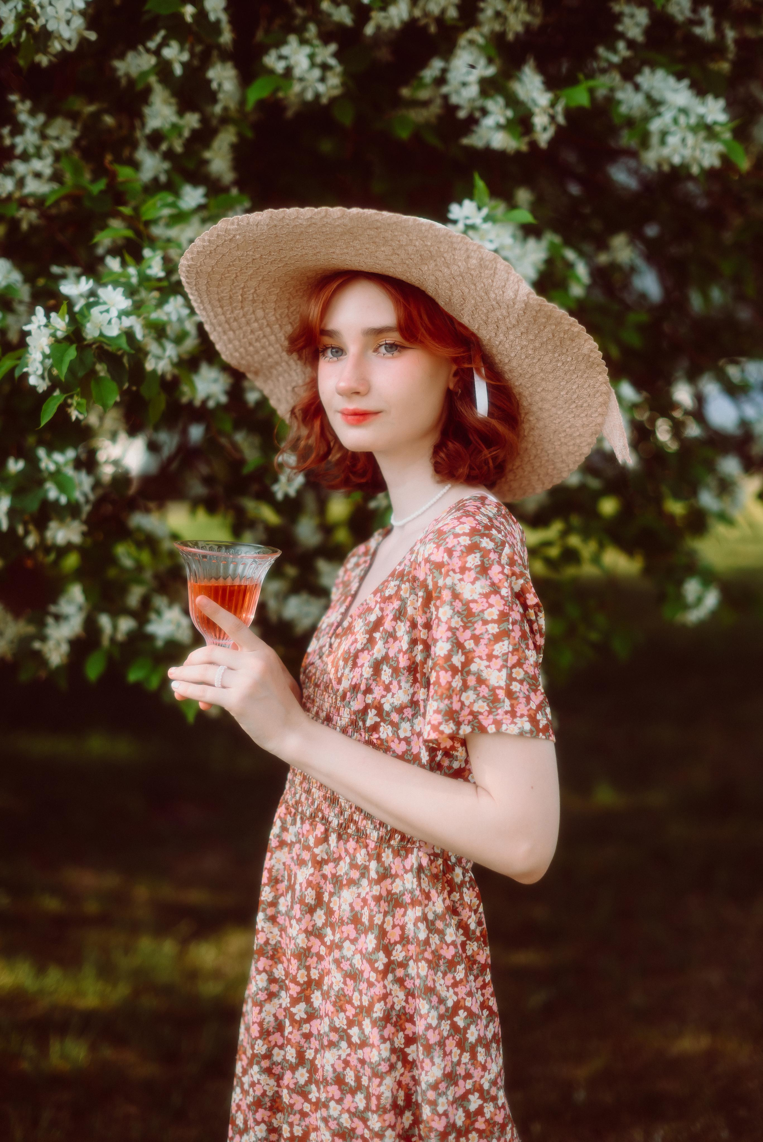 Фотосессия в цветущих яблонях в г. Кемерово