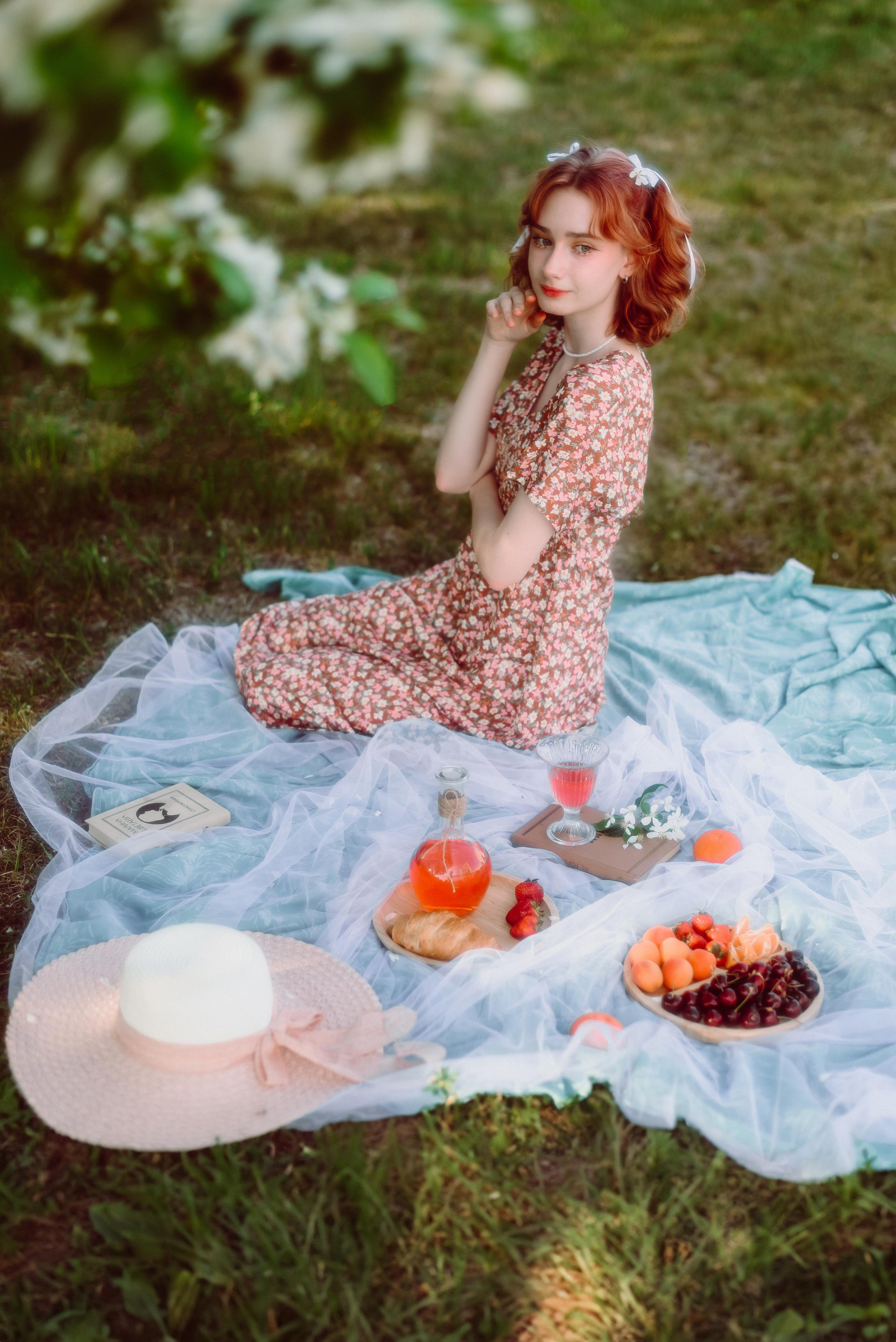 Фотосессия в цветущих яблонях в г. Кемерово