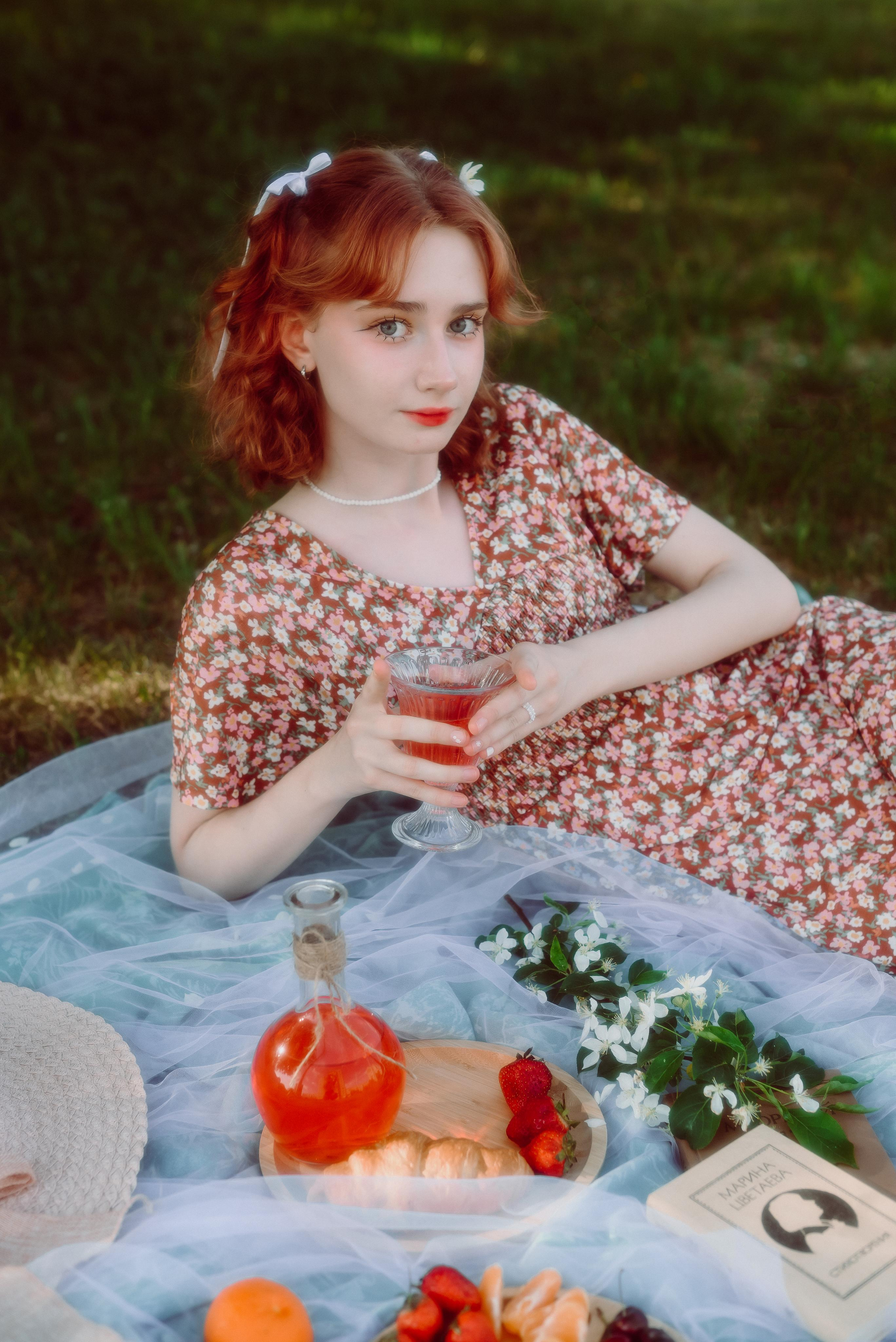 Фотосессия в цветущих яблонях в г. Кемерово