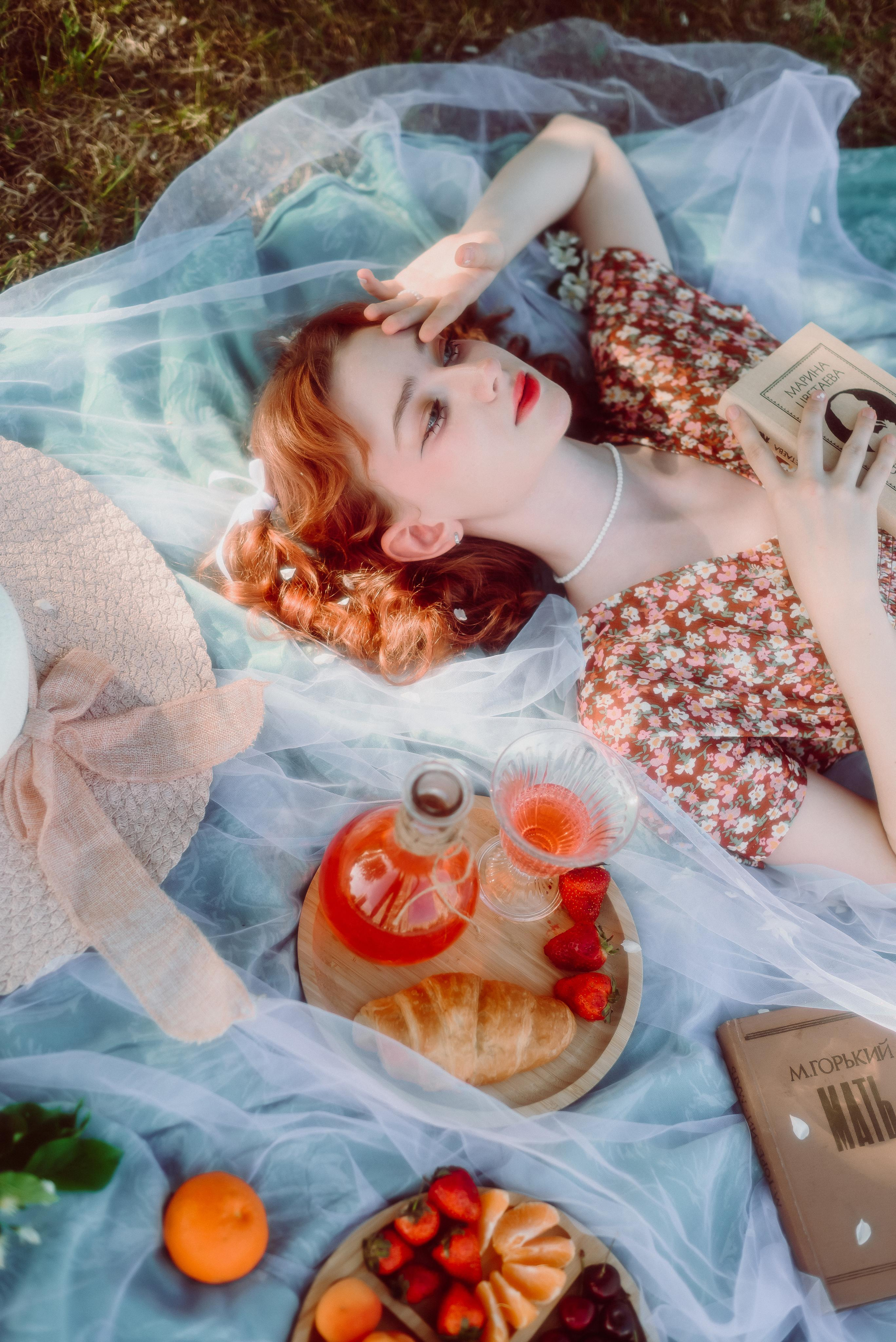 Фотосессия в цветущих яблонях в г. Кемерово