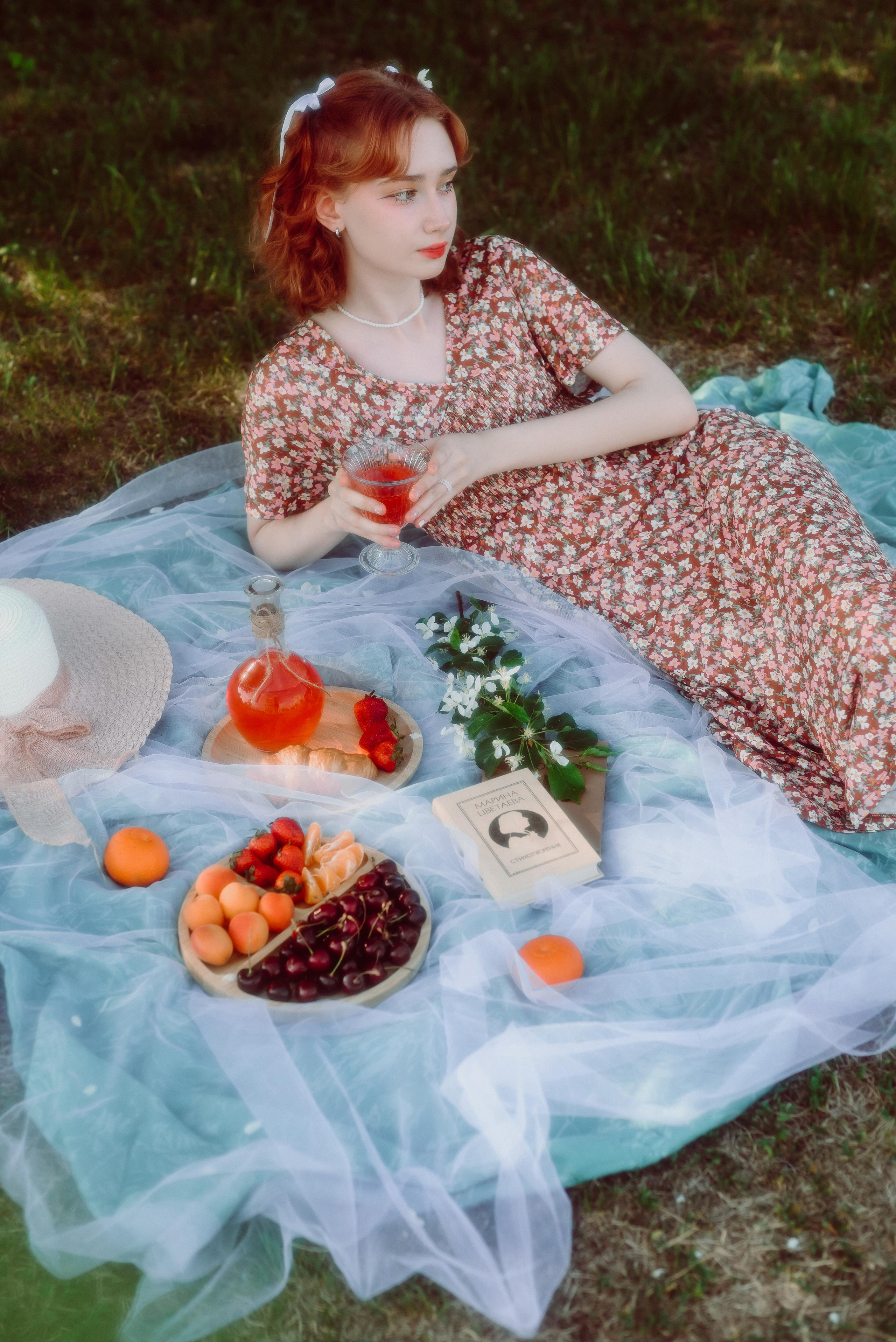 Фотосессия в цветущих яблонях в г. Кемерово