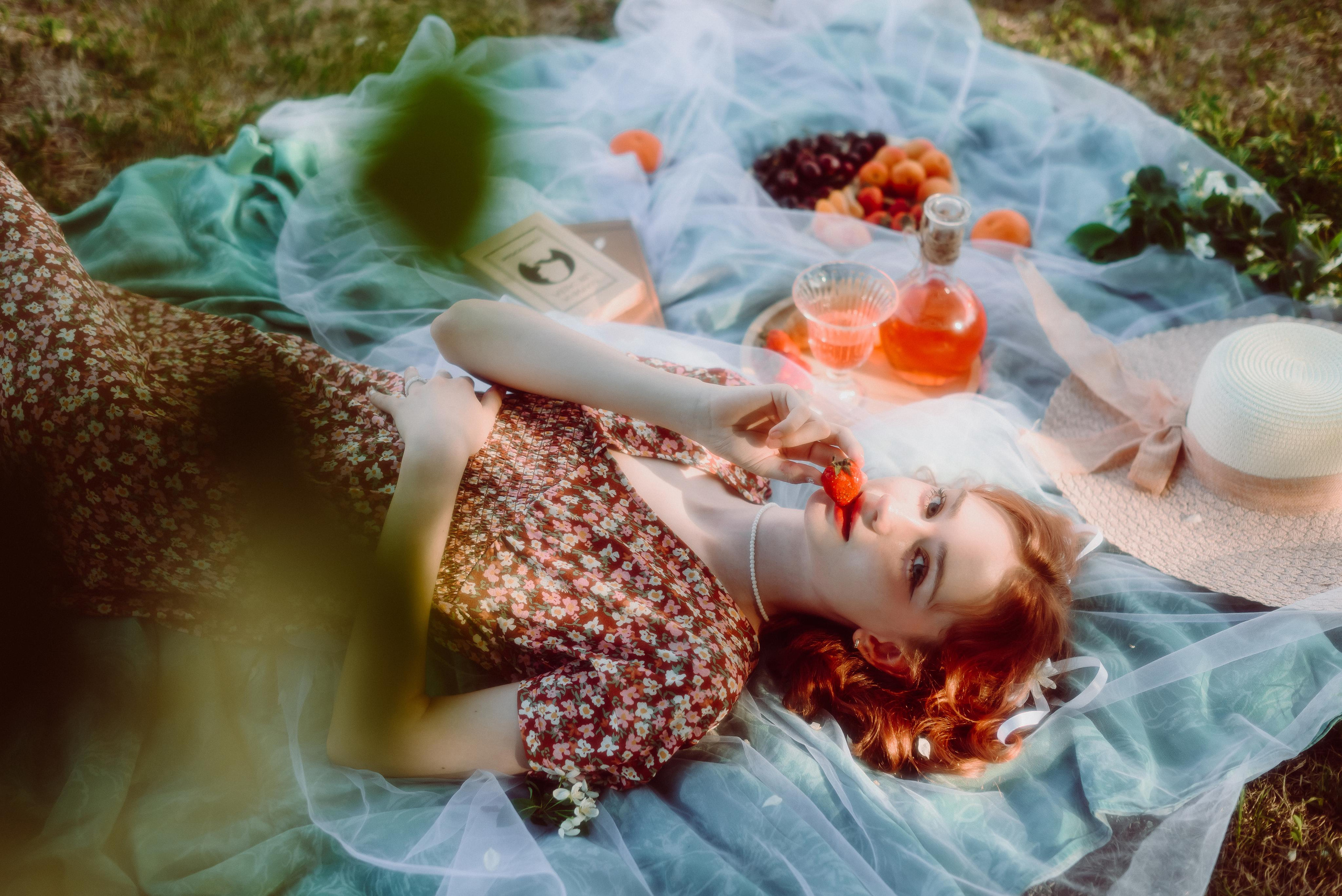 Фотосессия в цветущих яблонях в г. Кемерово