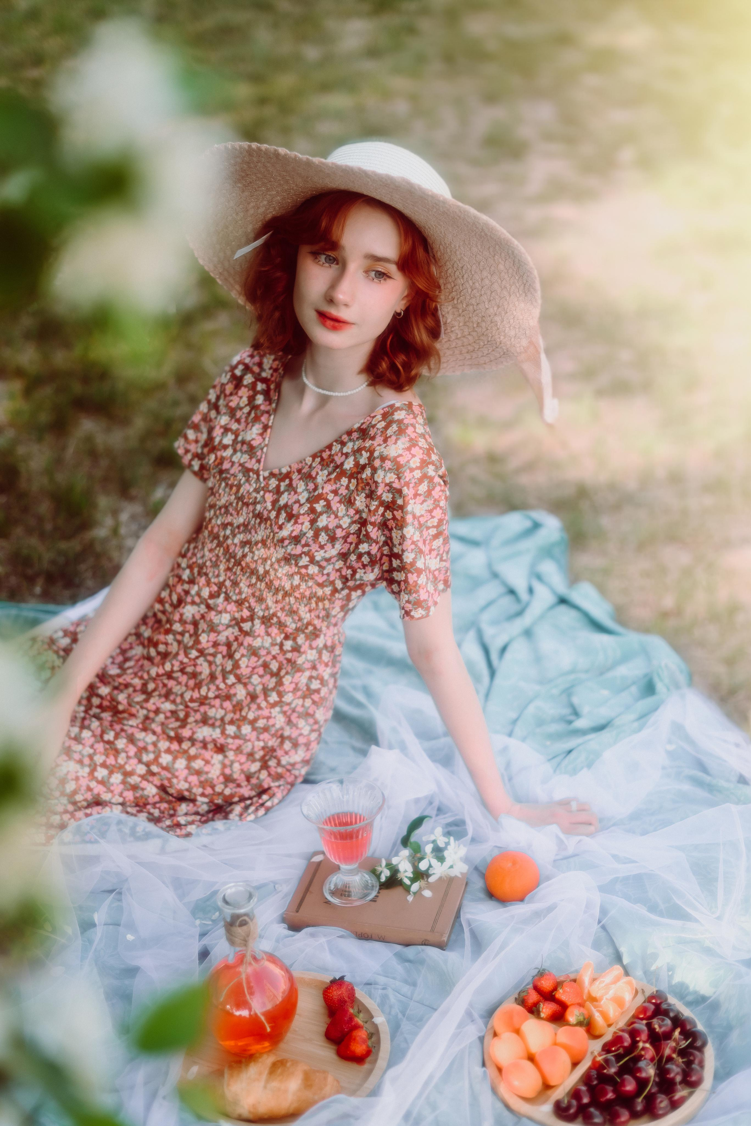 Фотосессия в цветущих яблонях в г. Кемерово