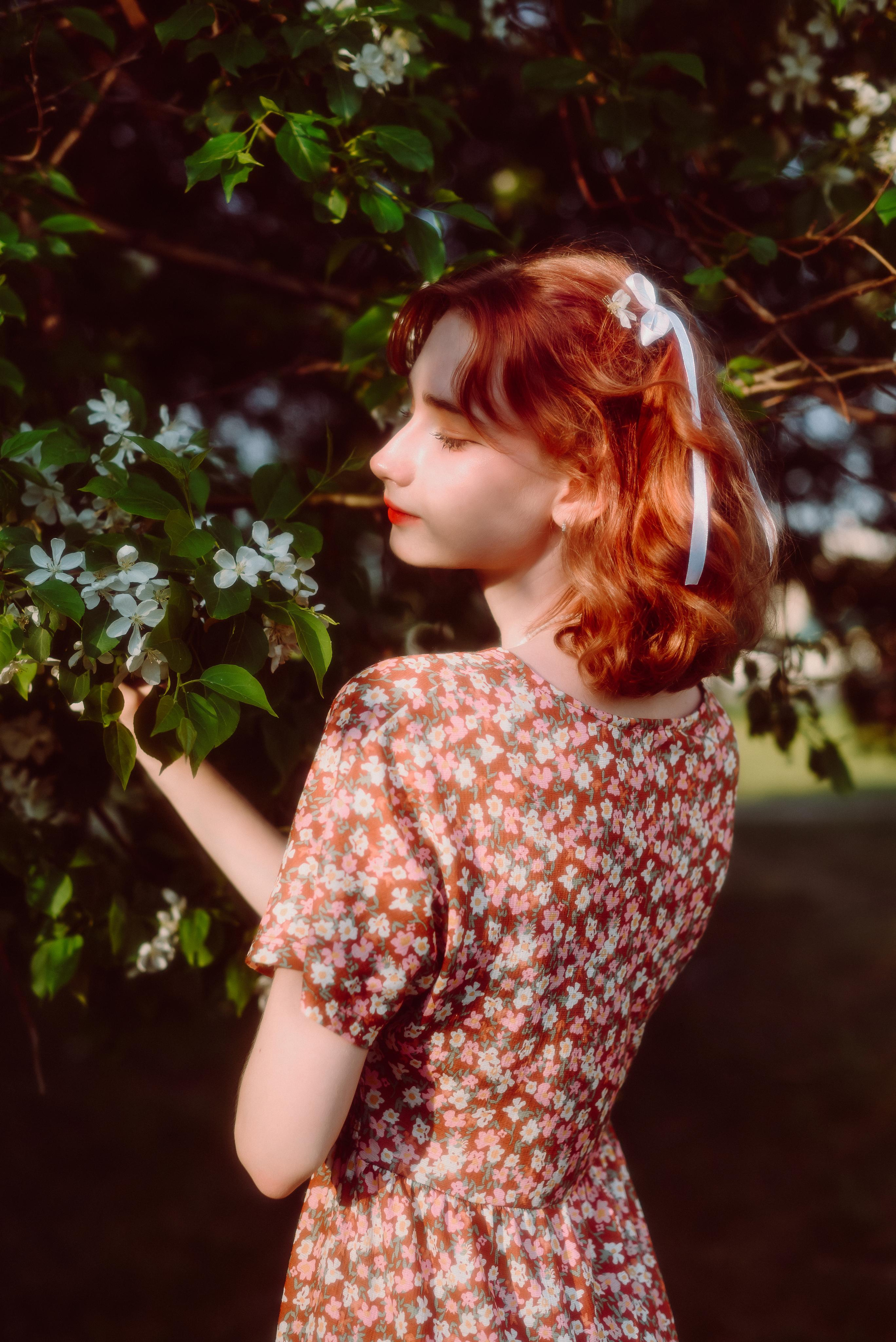 Фотосессия в цветущих яблонях в г. Кемерово