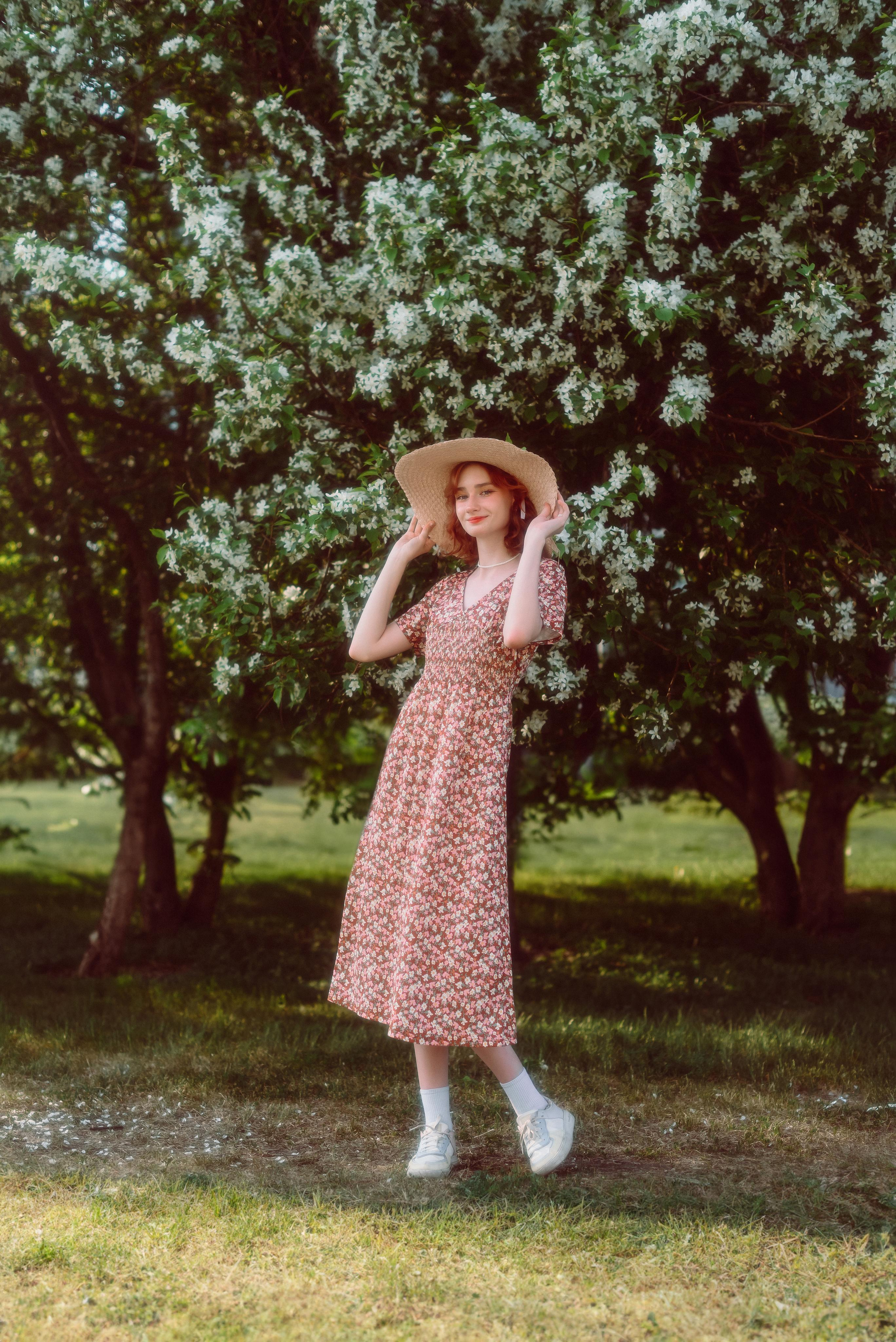 Фотосессия в цветущих яблонях в г. Кемерово