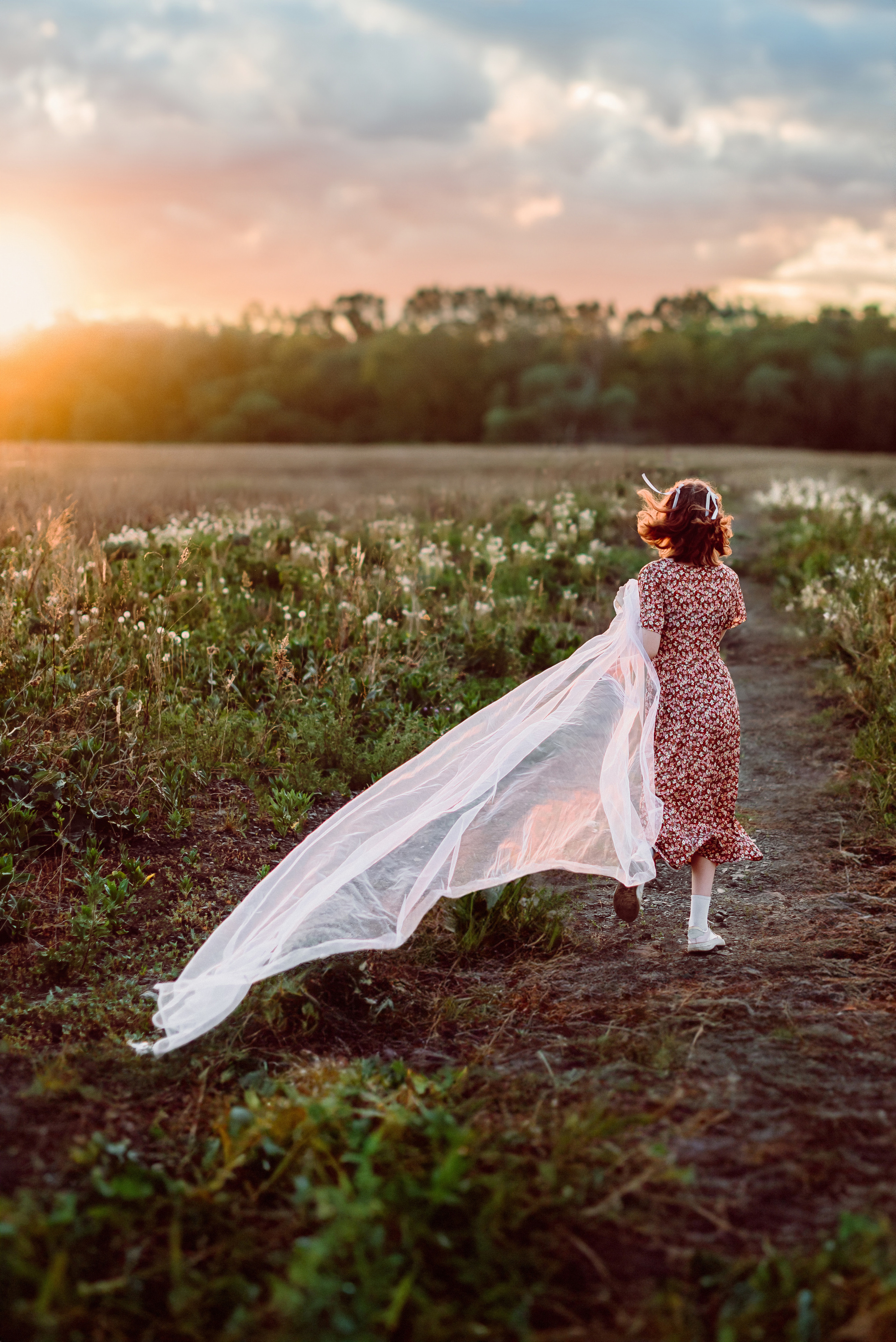 Фотосессия в цветущих яблонях в г. Кемерово