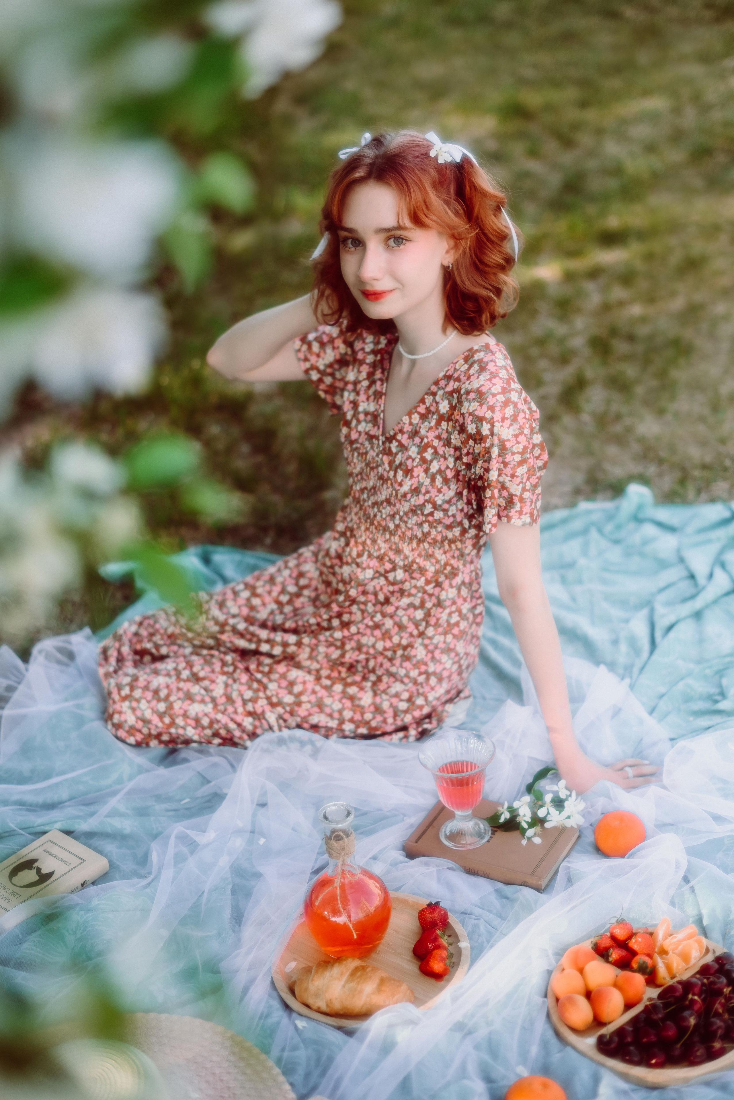 Фотосессия в цветущих яблонях в г. Кемерово