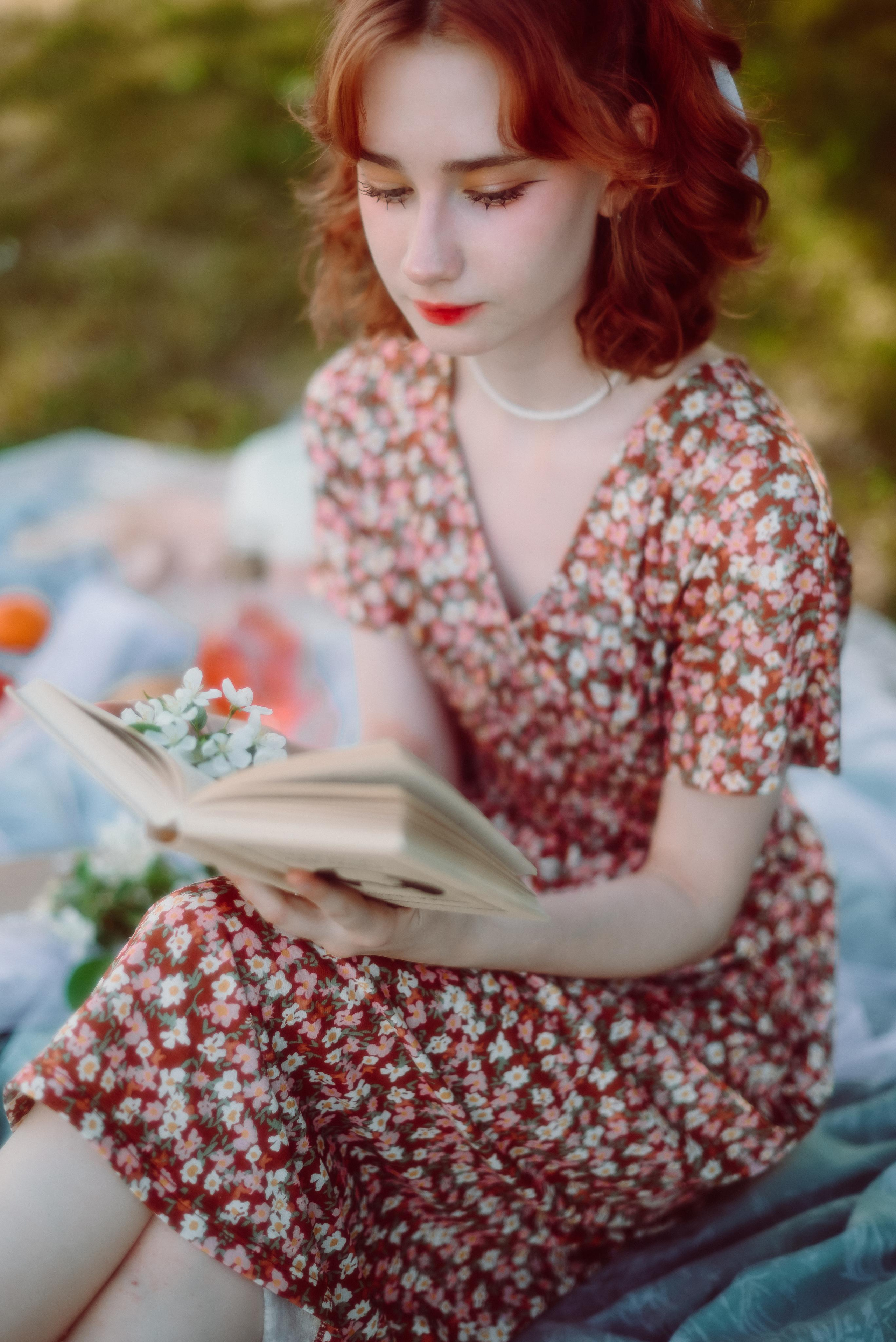 Фотосессия в цветущих яблонях в г. Кемерово