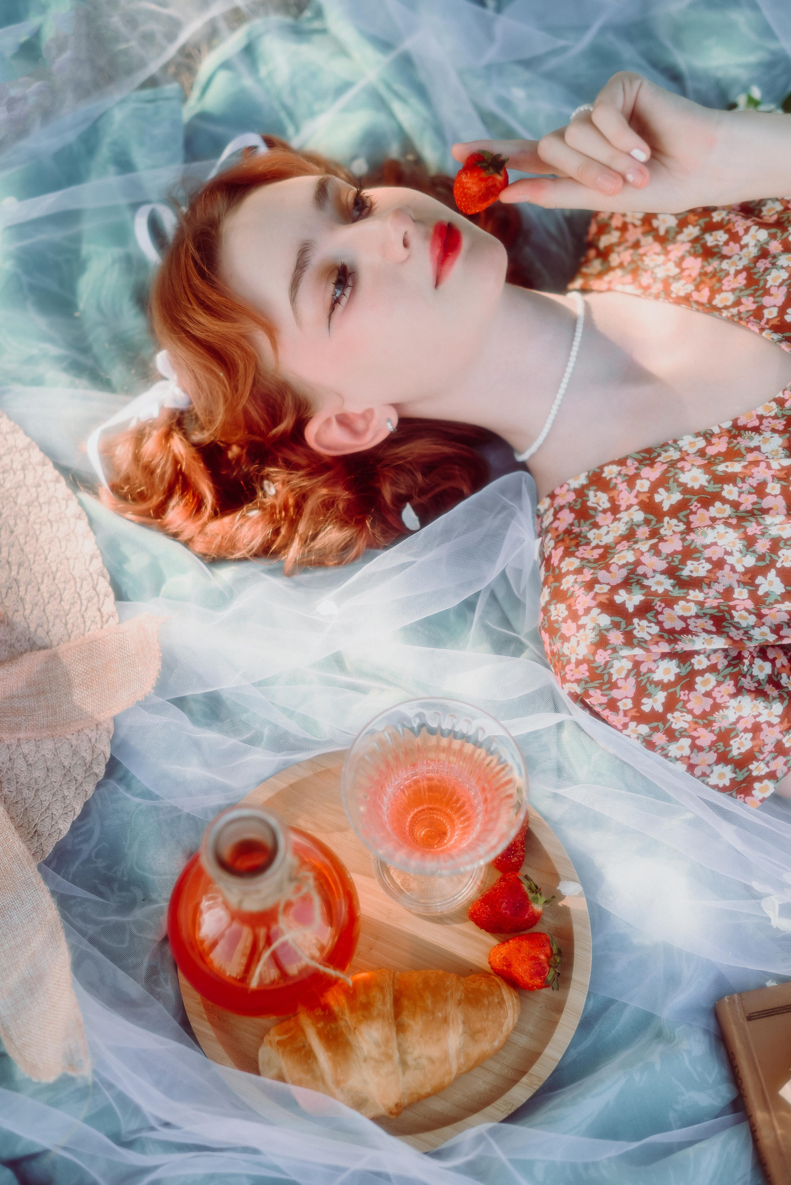 Фотосессия в цветущих яблонях в г. Кемерово