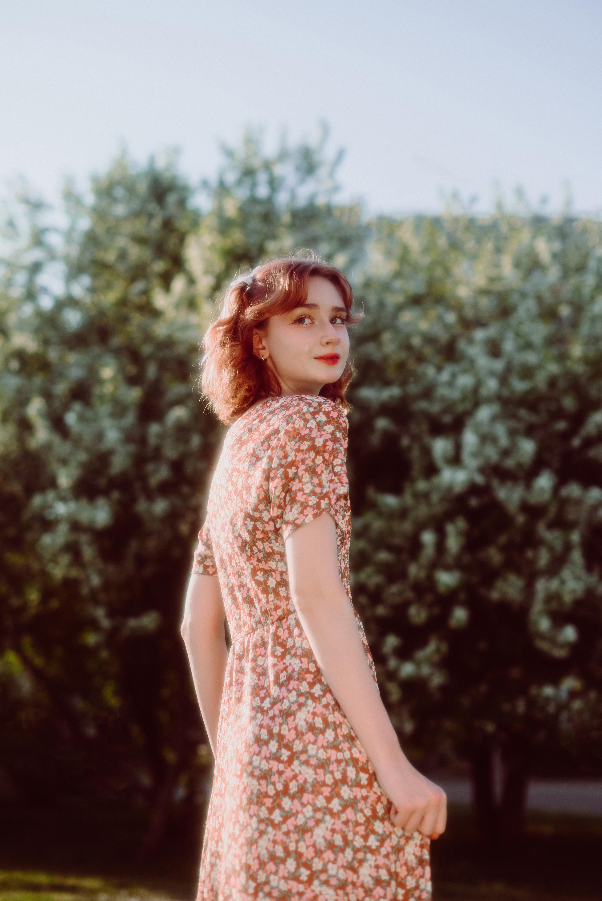 Фотосессия в цветущих яблонях в г. Кемерово