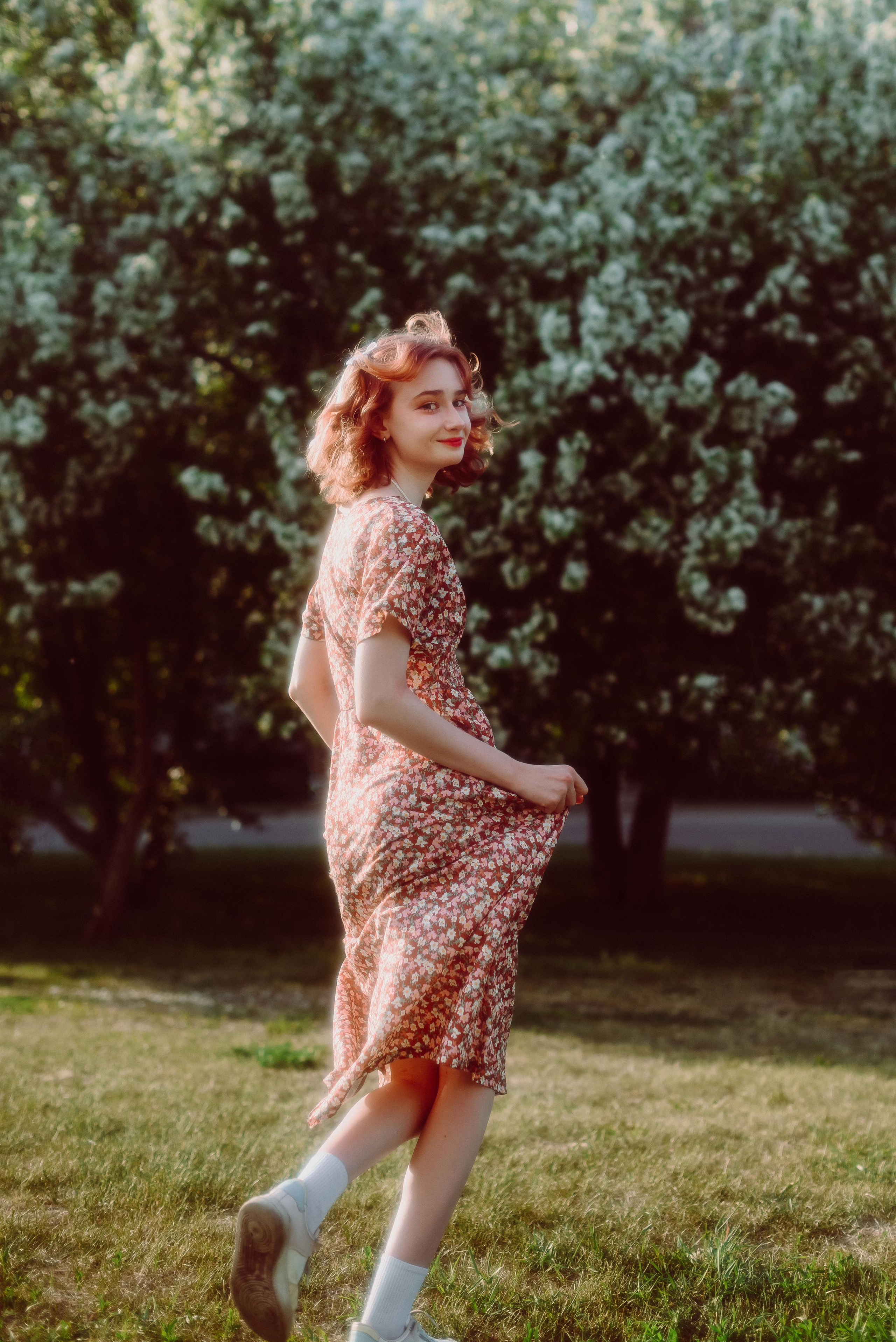 Фотосессия в цветущих яблонях в г. Кемерово