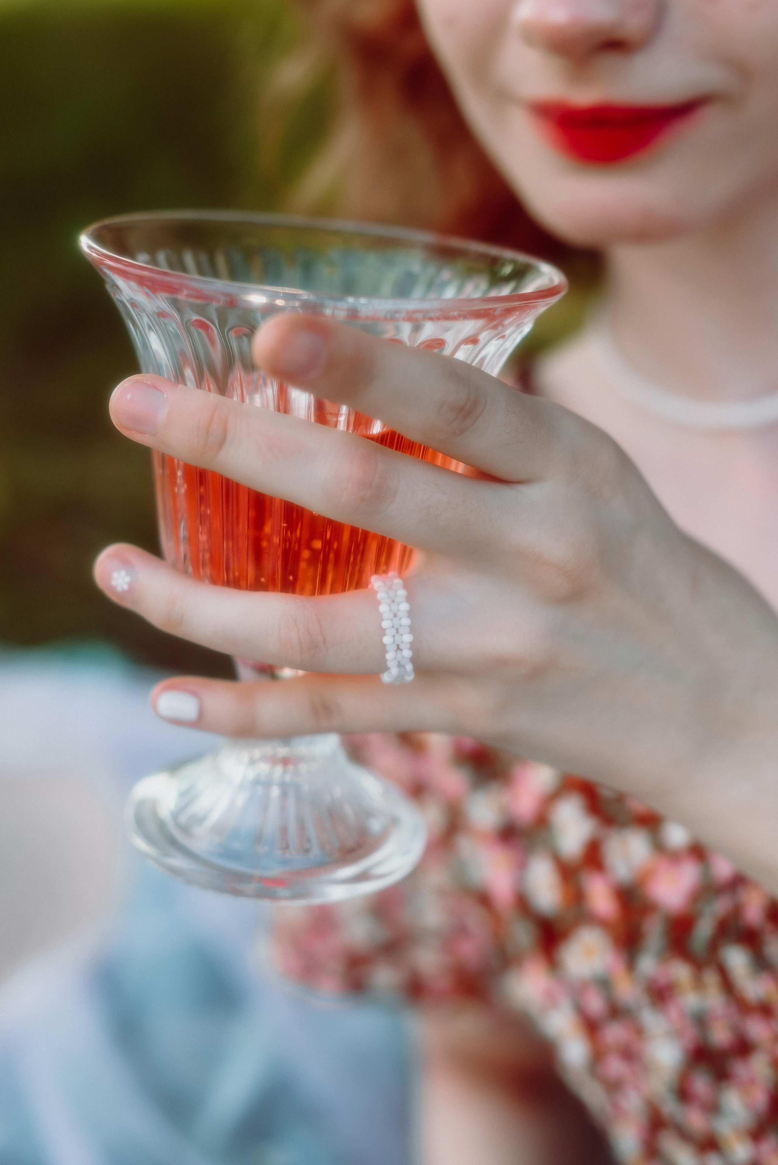 Фотосессия в цветущих яблонях в г. Кемерово