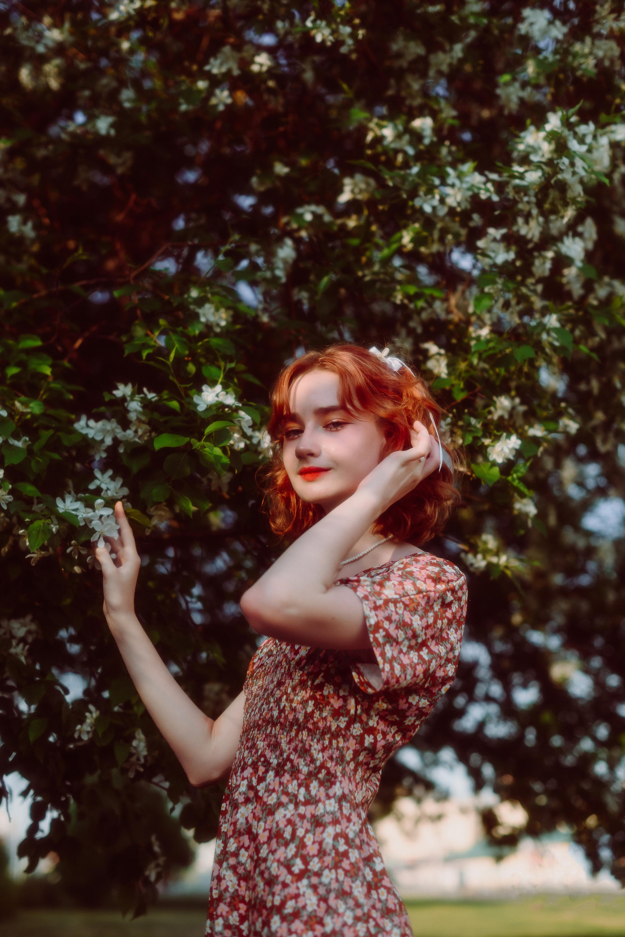 Фотосессия в цветущих яблонях в г. Кемерово