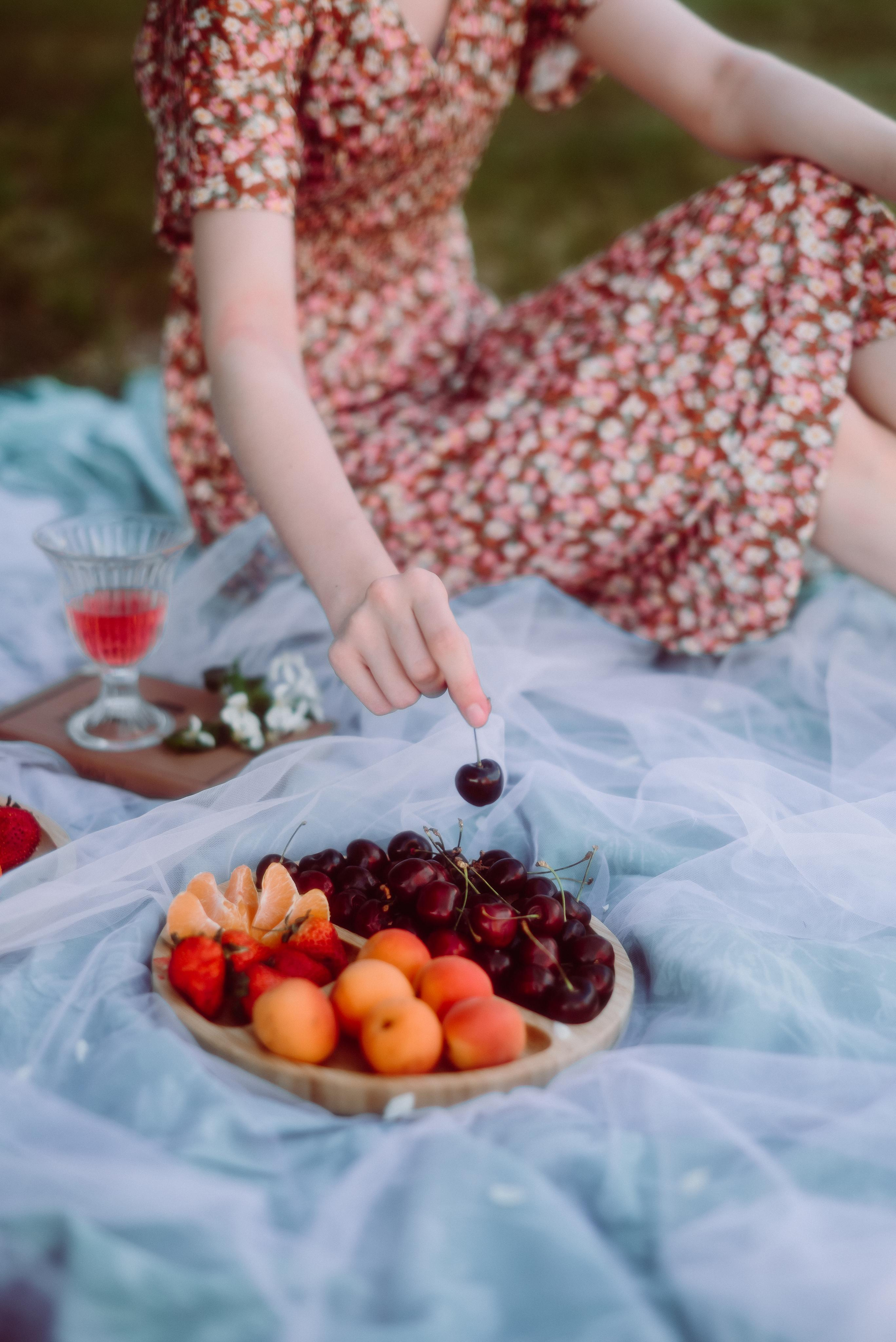 Фотосессия в цветущих яблонях в г. Кемерово