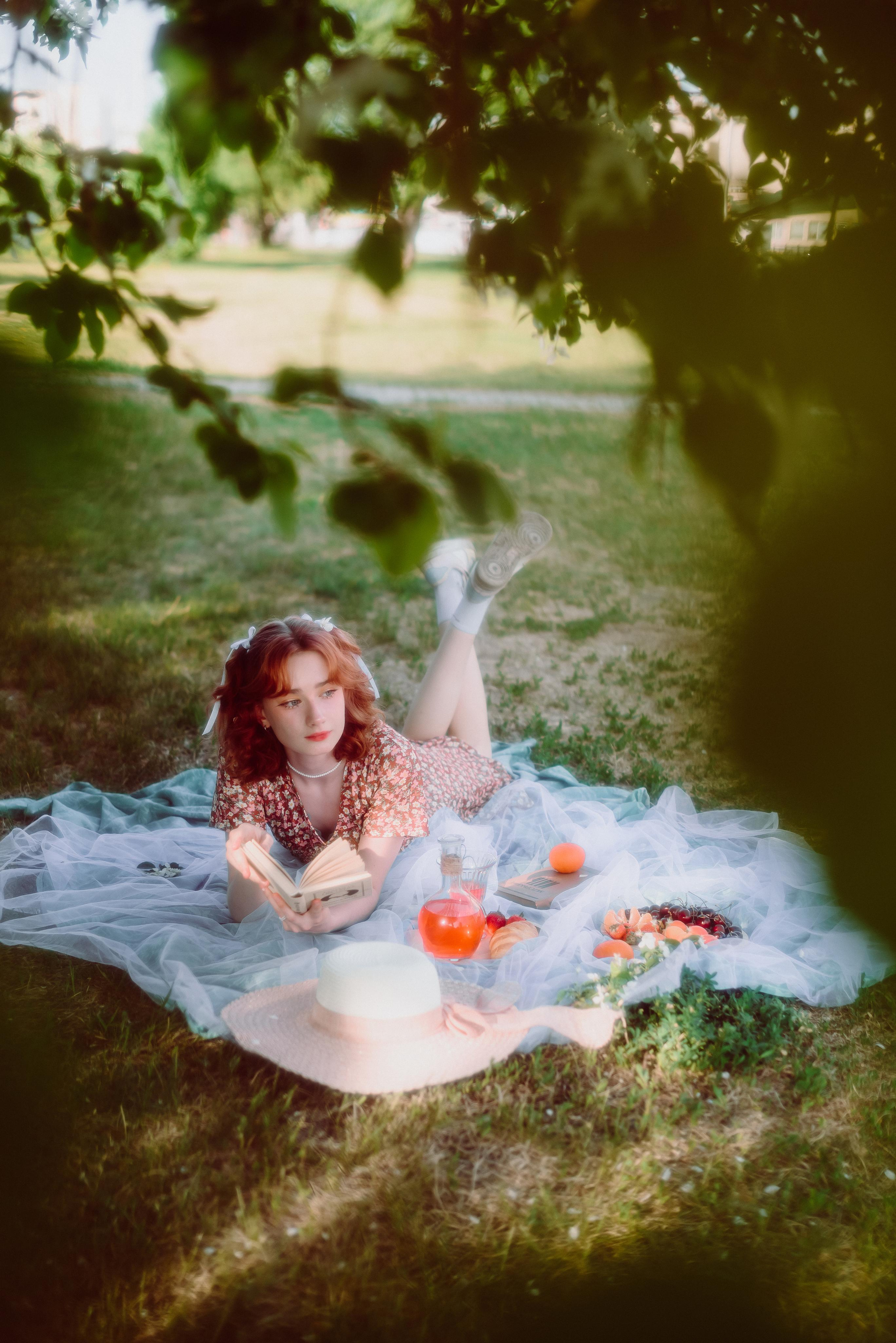 Фотосессия в цветущих яблонях в г. Кемерово