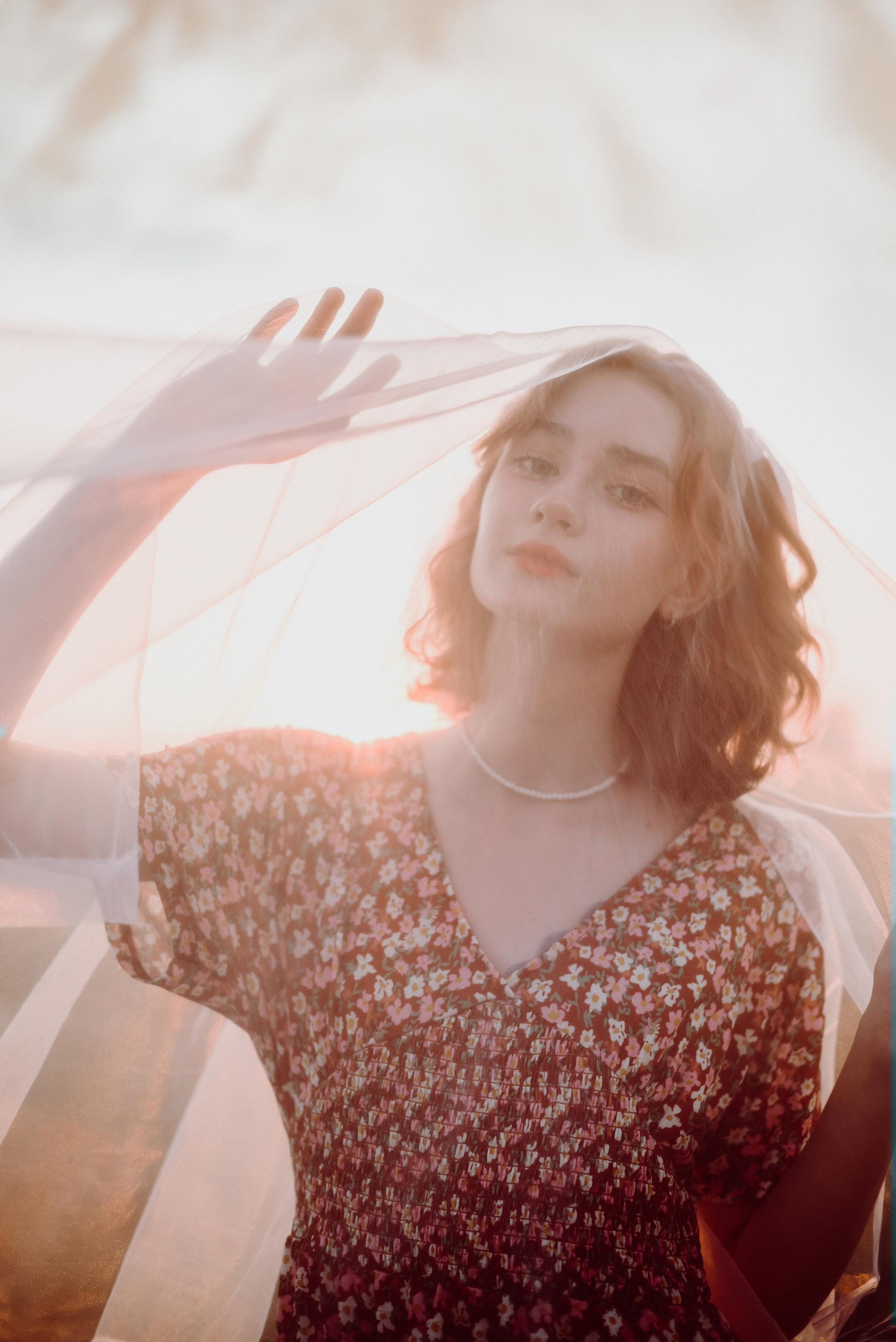 Фотосессия в цветущих яблонях в г. Кемерово