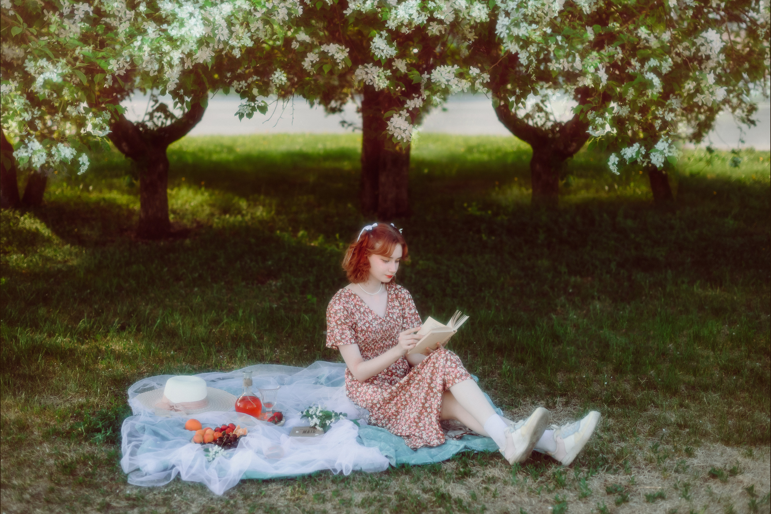 Фотосессия в цветущих яблонях в г. Кемерово