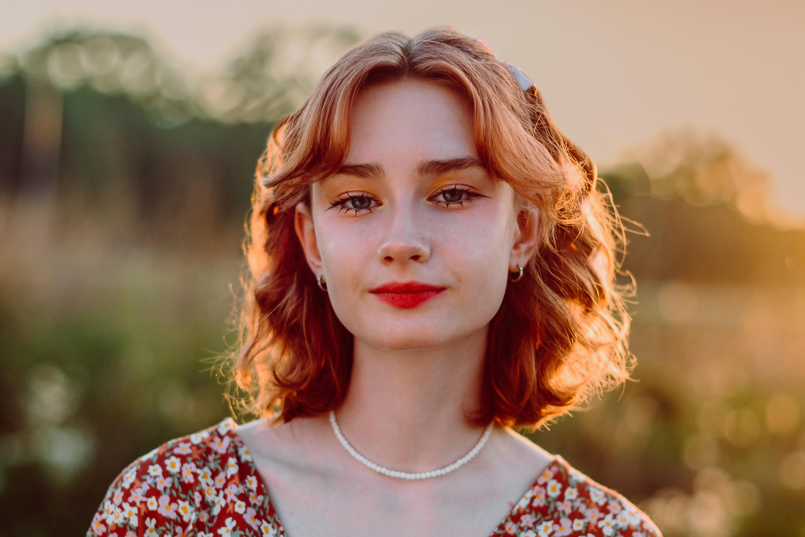 Фотосессия в цветущих яблонях в г. Кемерово