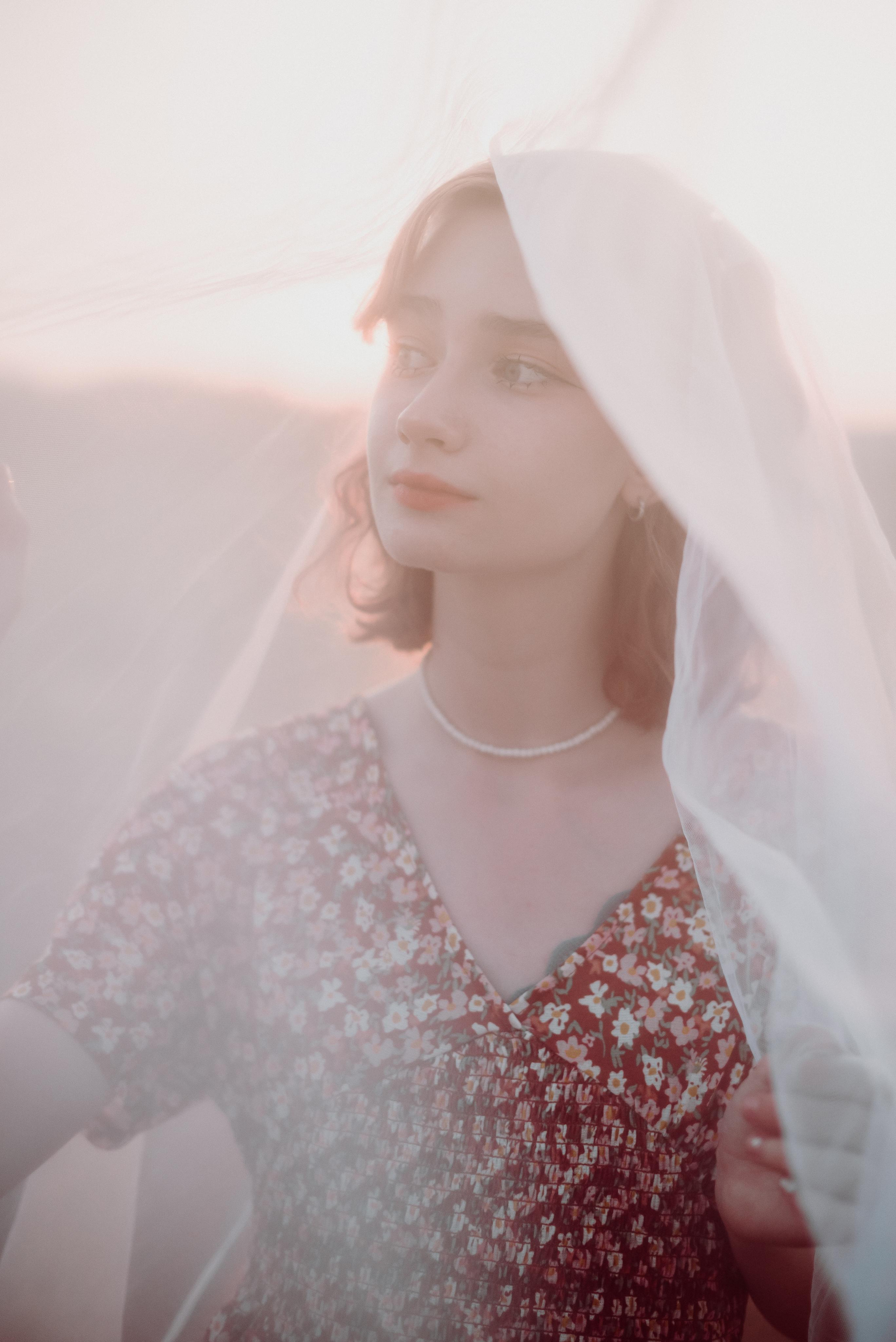 Фотосессия в цветущих яблонях в г. Кемерово