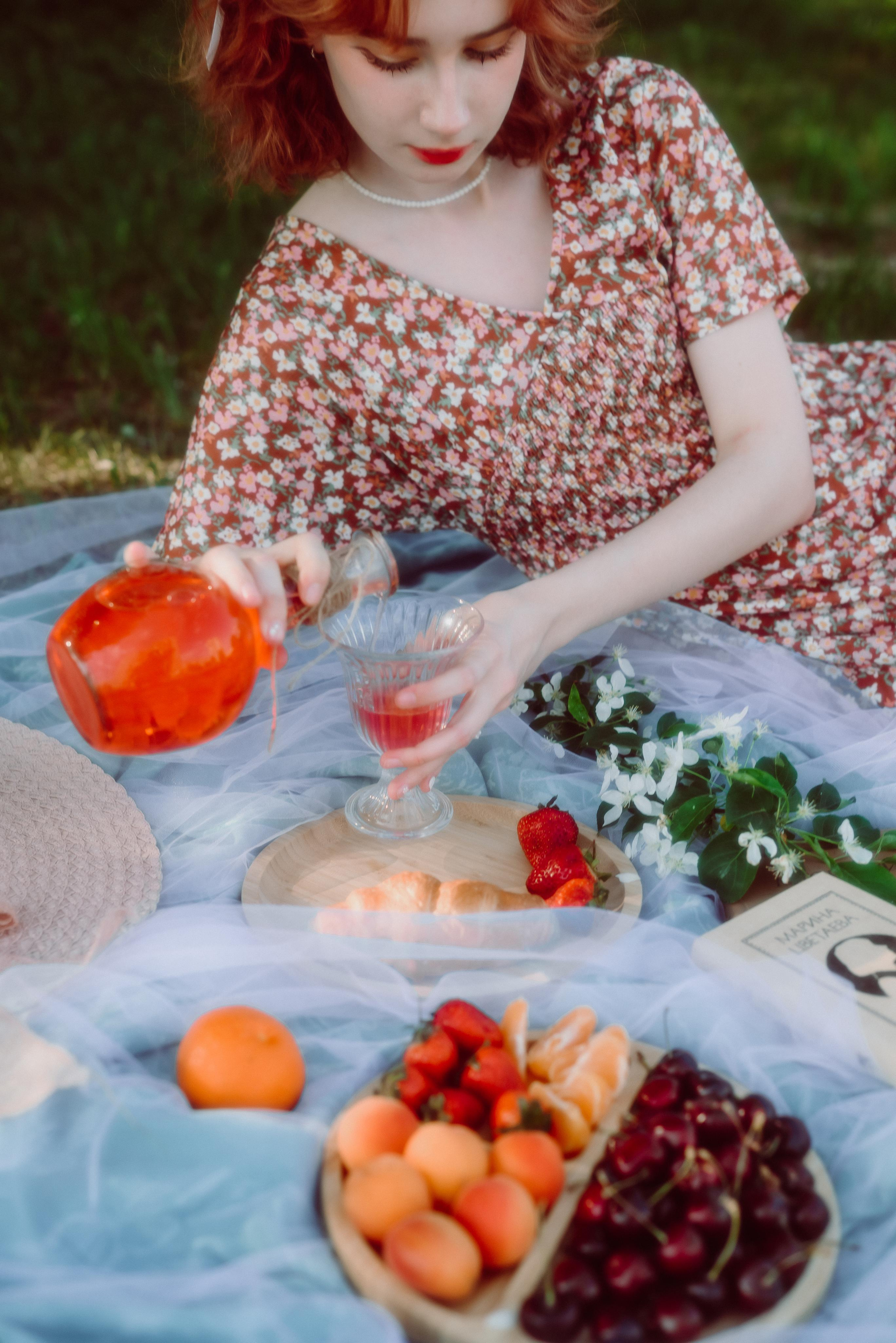 Фотосессия в цветущих яблонях в г. Кемерово