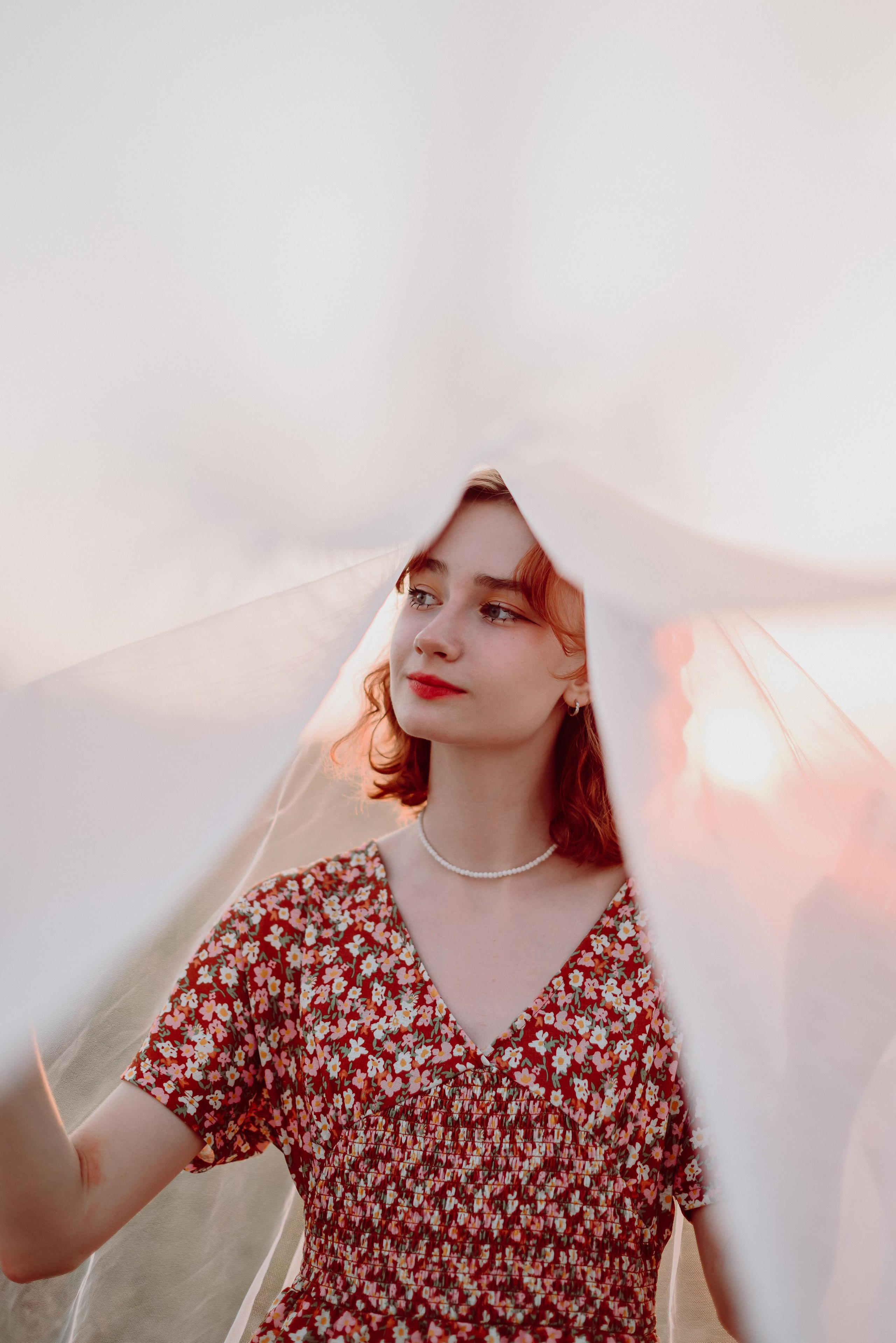 Фотосессия в цветущих яблонях в г. Кемерово